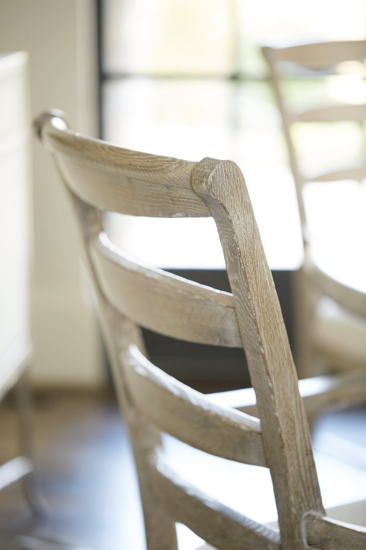 Стул с подлокотниками Rustic Patina Ladderback Arm Chair