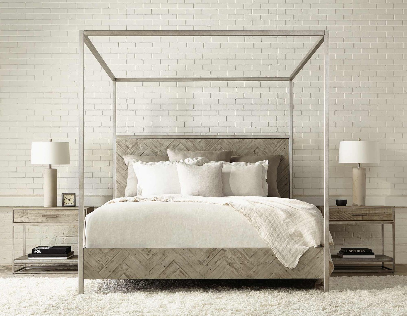 Кровать Highland Park Milo Canopy Bed Queen