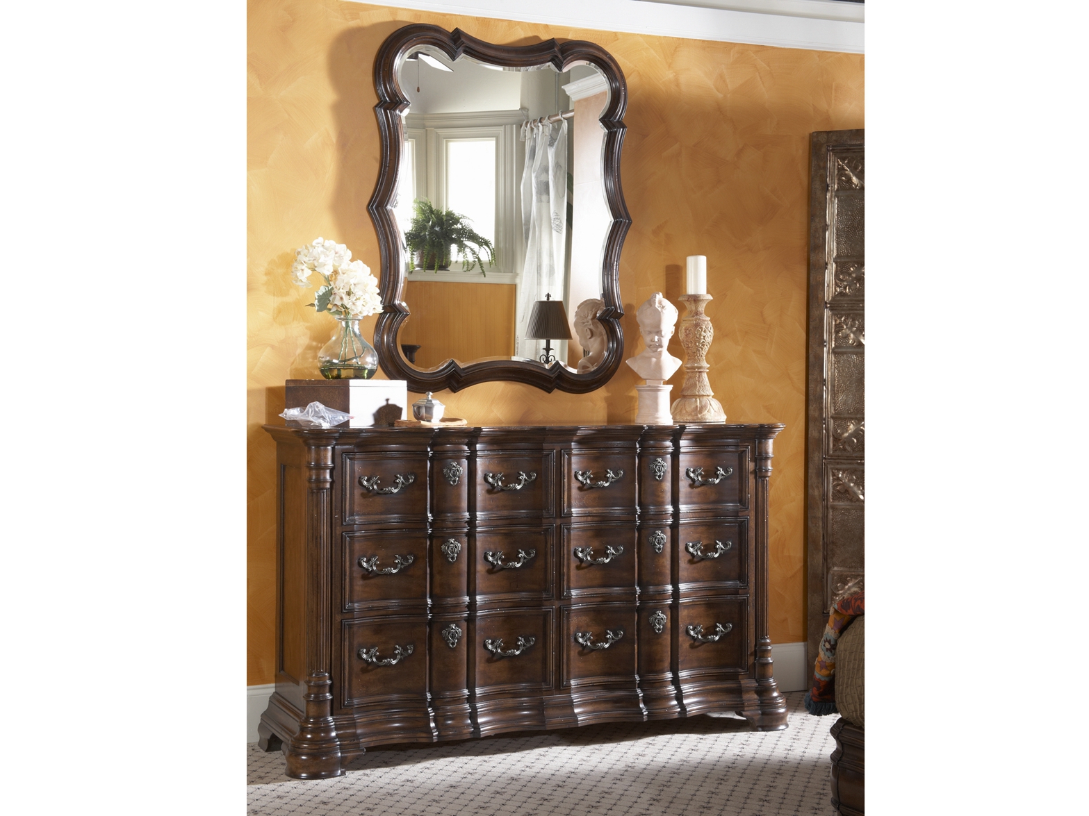 Комод широкий