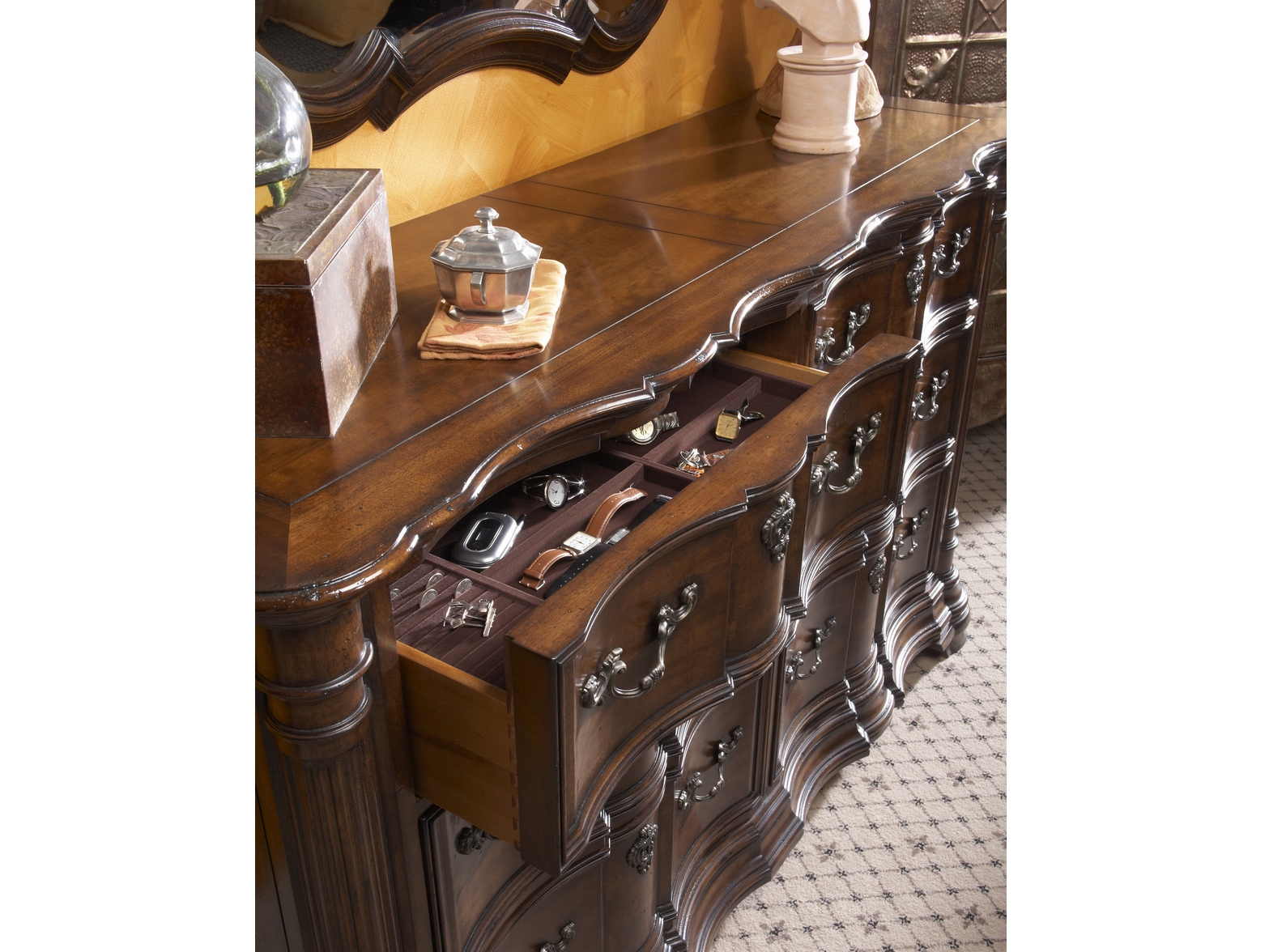 Комод широкий