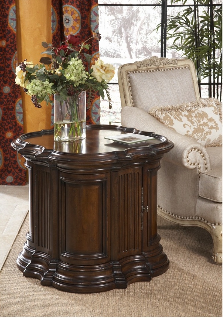 Столик придиванный