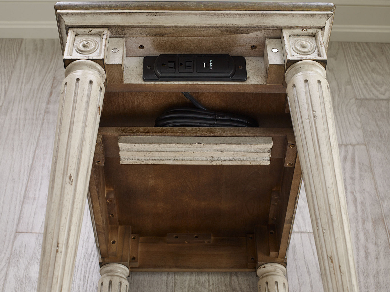 Столик придиванный