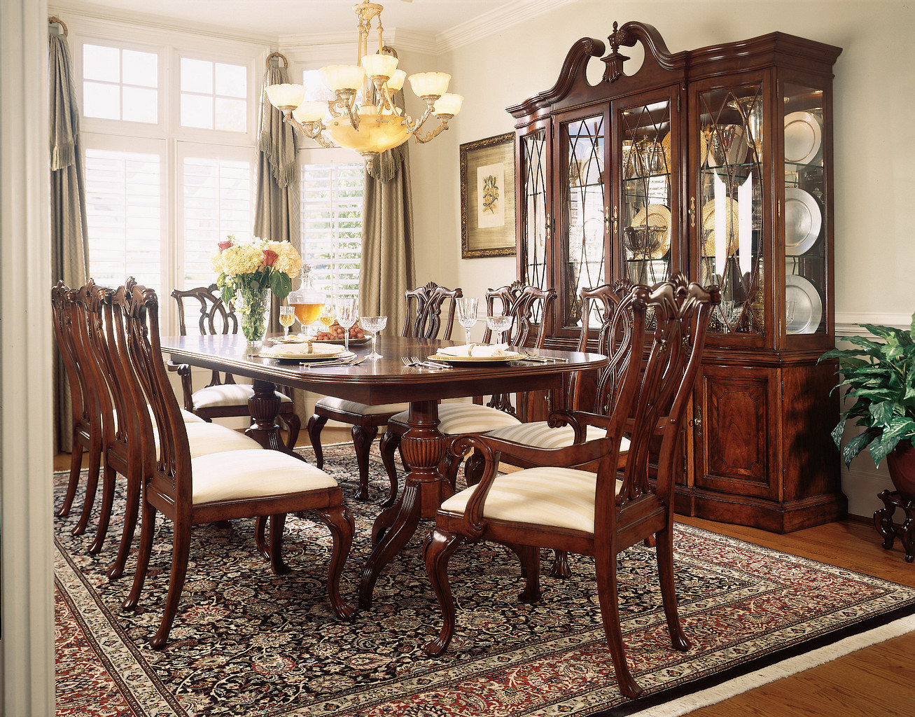 Стул PIERCED BACK