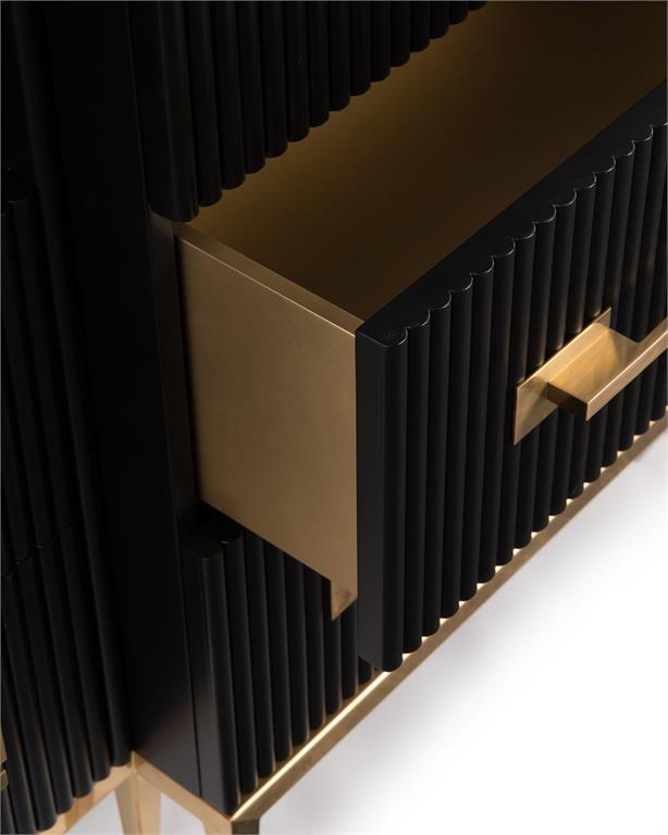 Витрина Black Satin