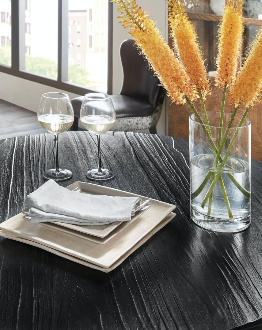 Стол обеденный круглый Chapman Shou Sugi Ban Petite Round Dining Table