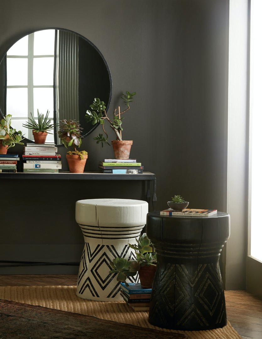 Стол придиванный Commerce & Market Carved Stump Side Table