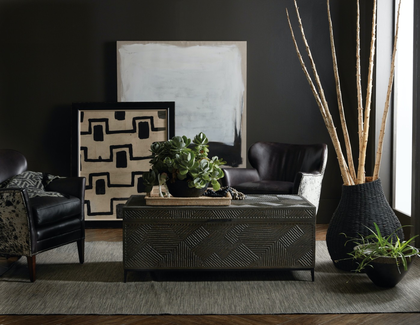 Стол коктейльный Commerce & Market Carved Chest Cocktail