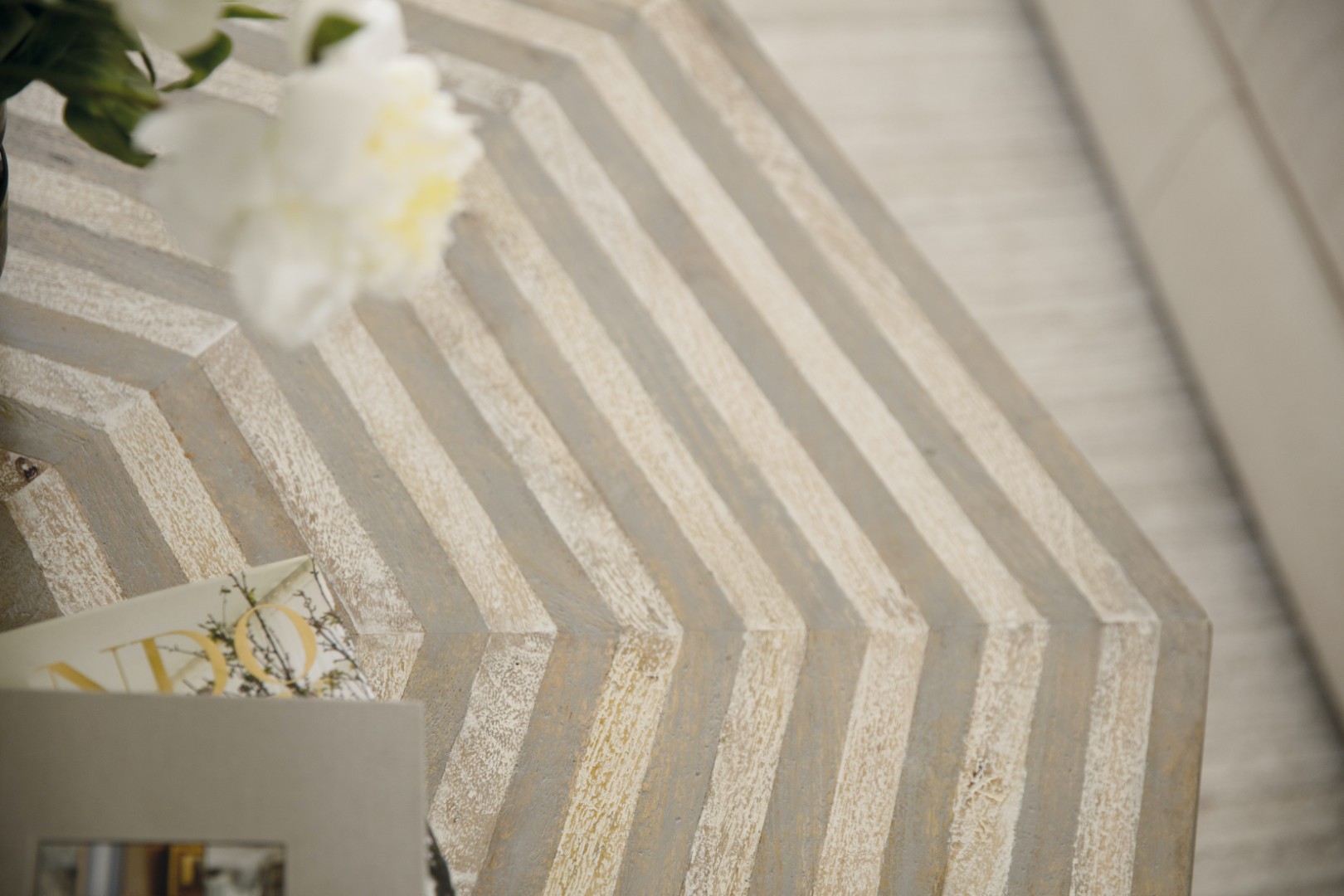 Стол коктейльный Commerce & Market Octagonal Cocktail Table