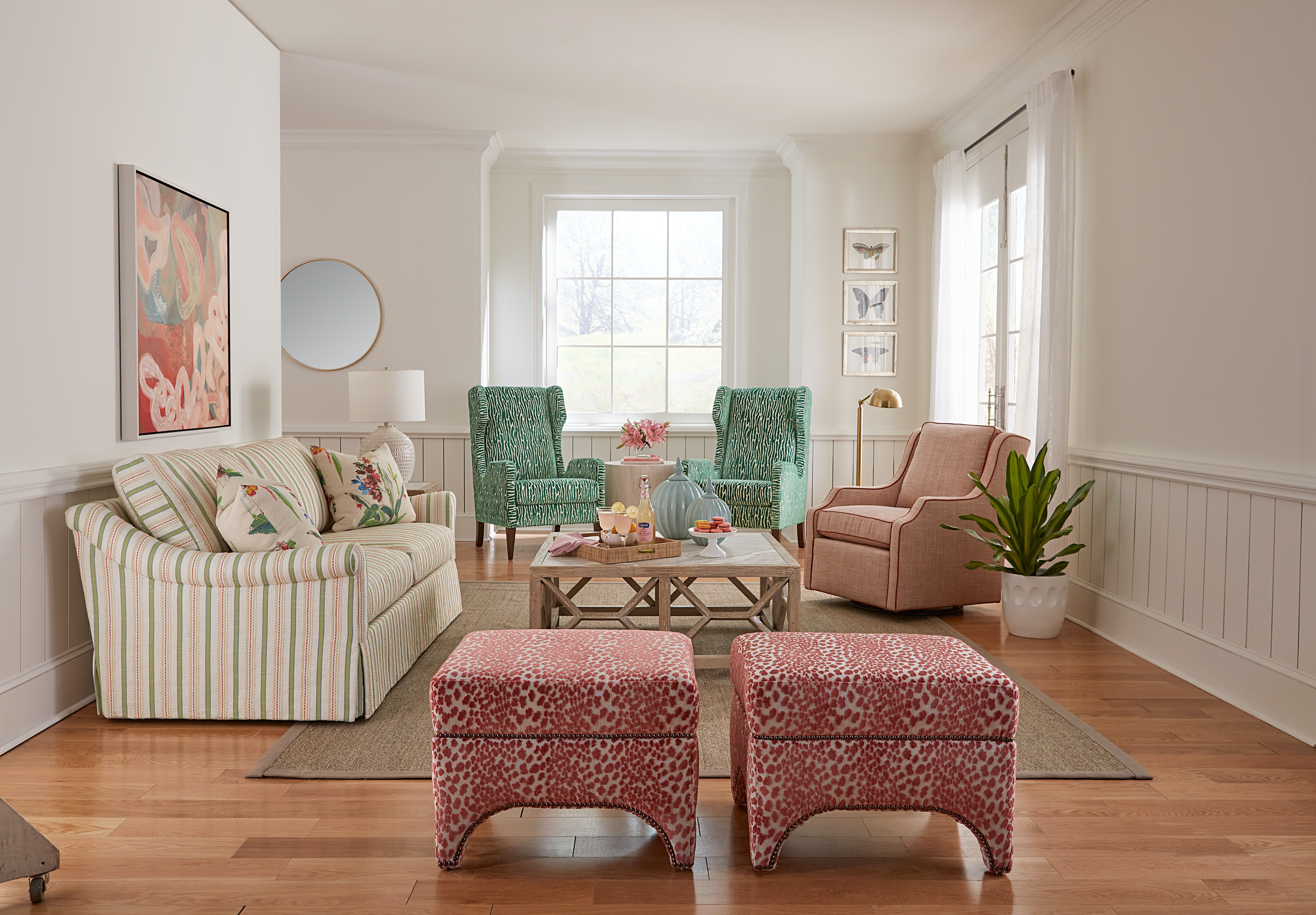 Диван Emme Skirted Studio Sofa