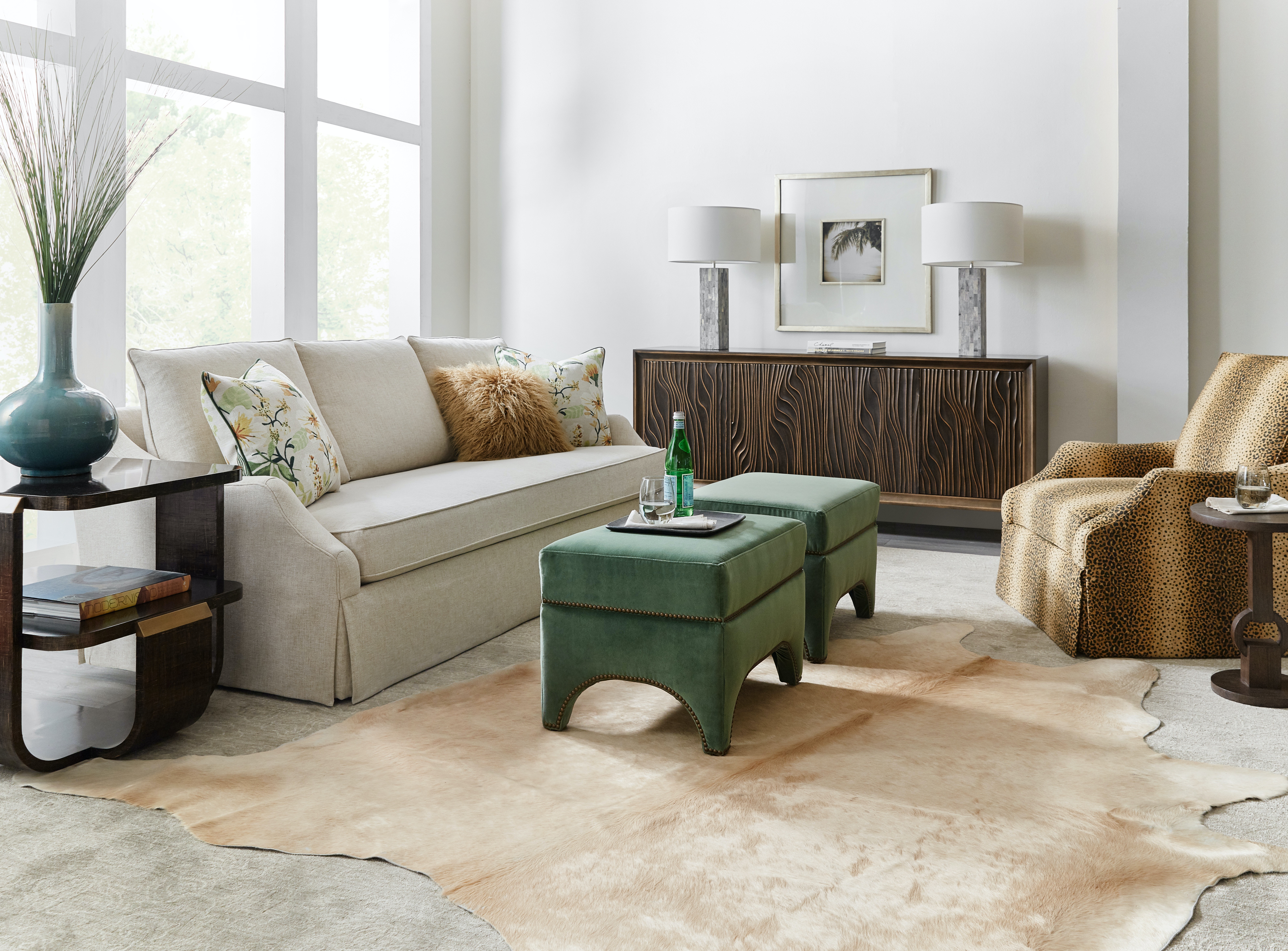 Диван Bea Skirted Sofa