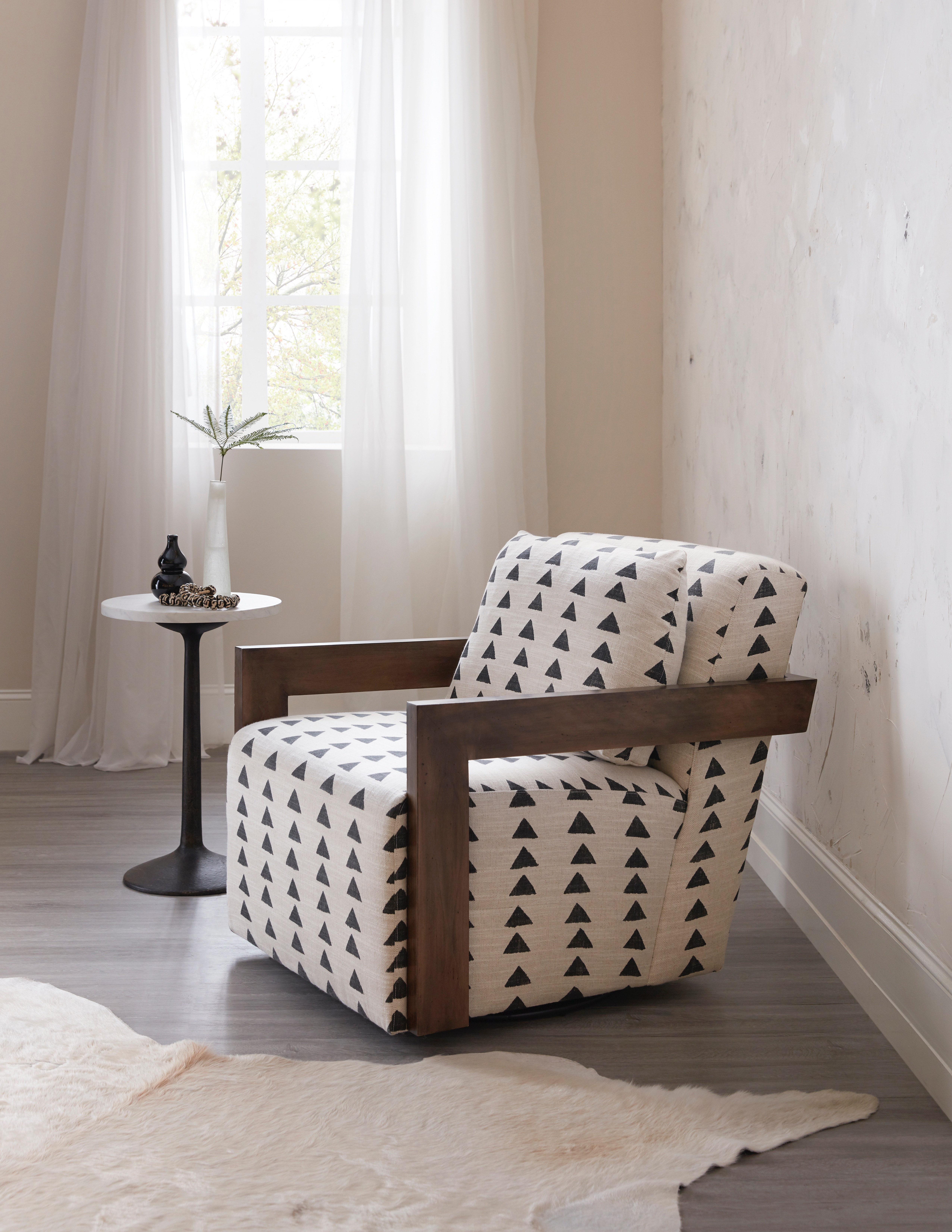 Кресло вращающееся Cabell