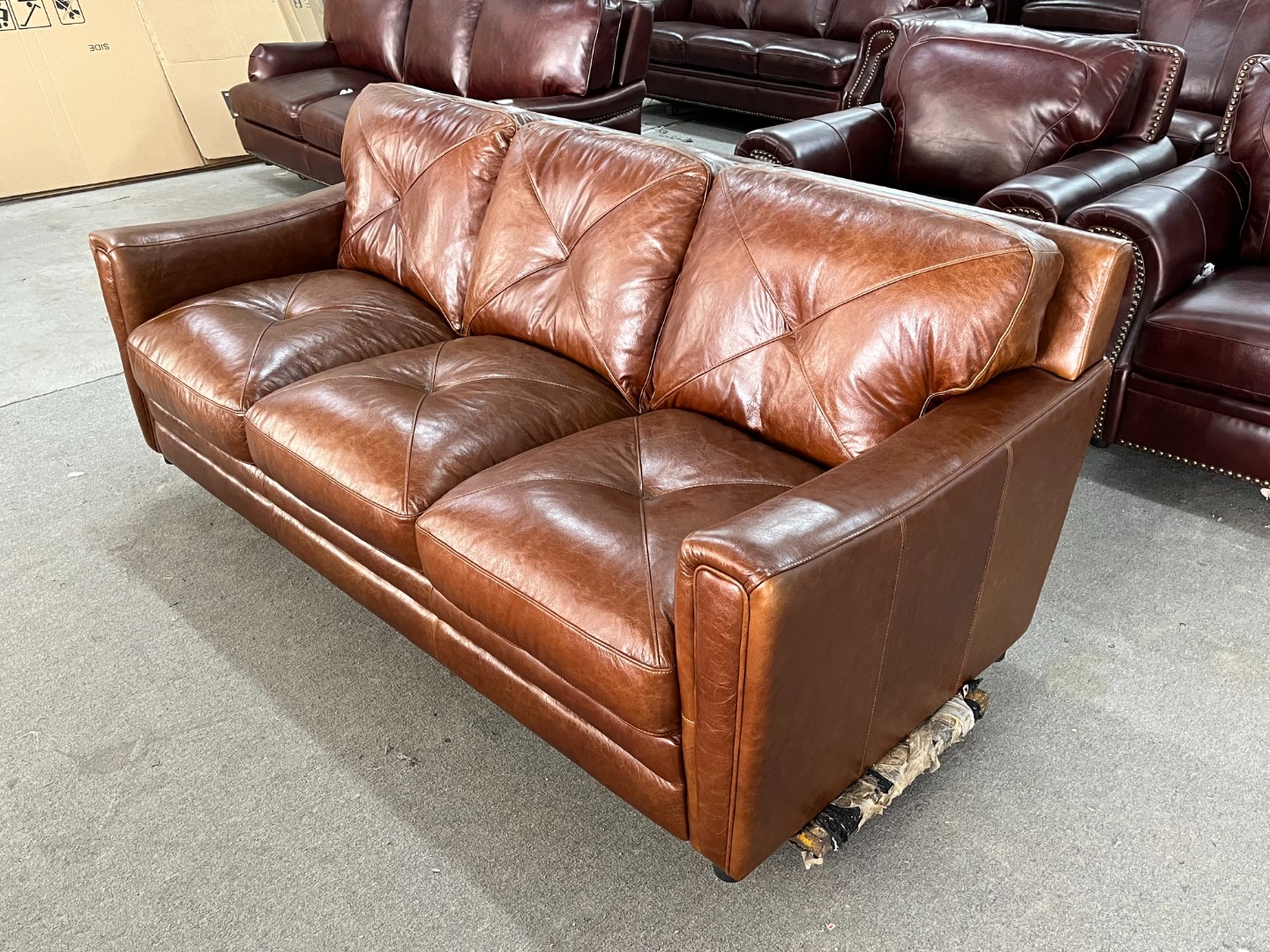 Диван кожаный SANDRO