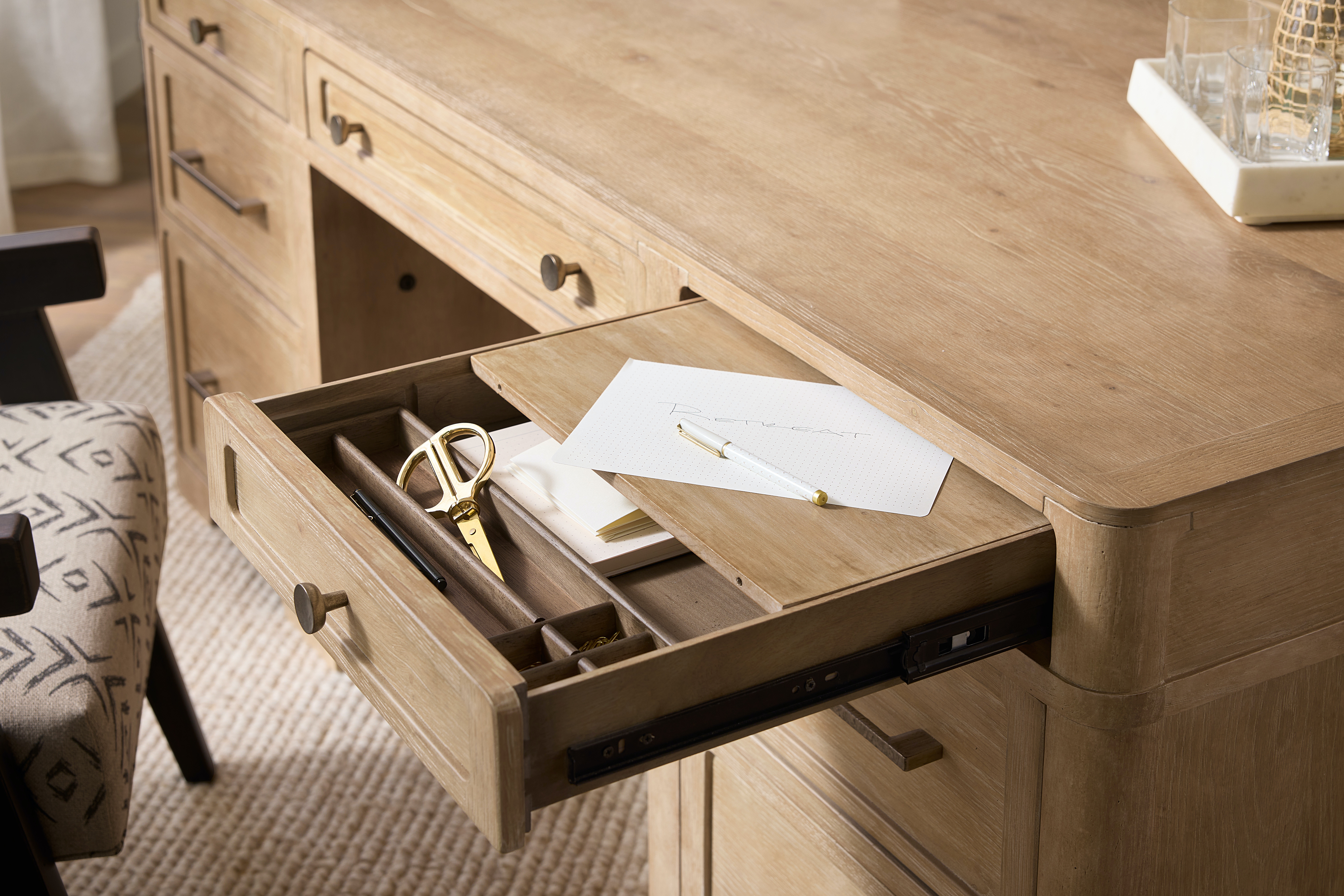 Стол письменный Retreat