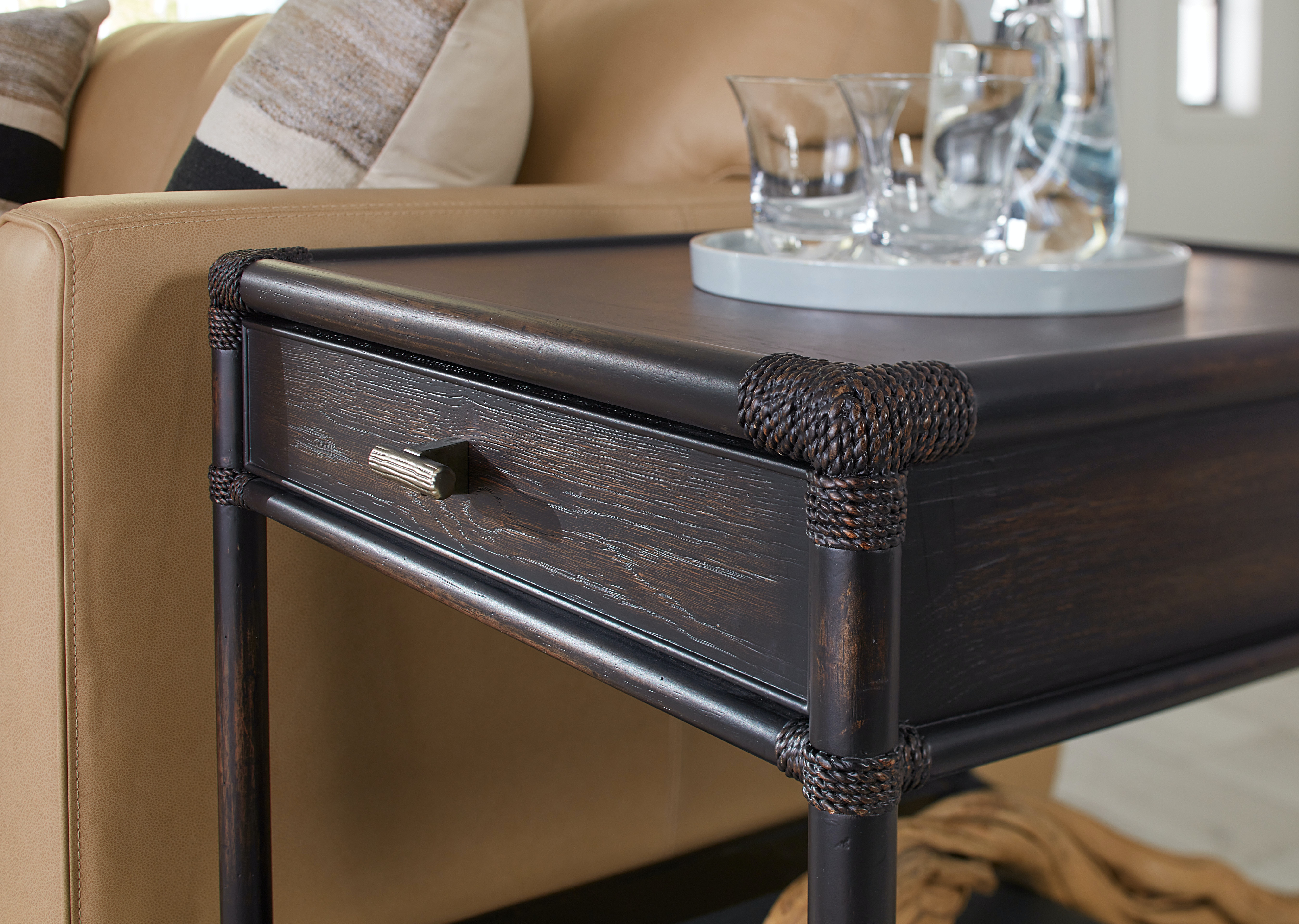 Столик придиванный Retreat Pole Rattan