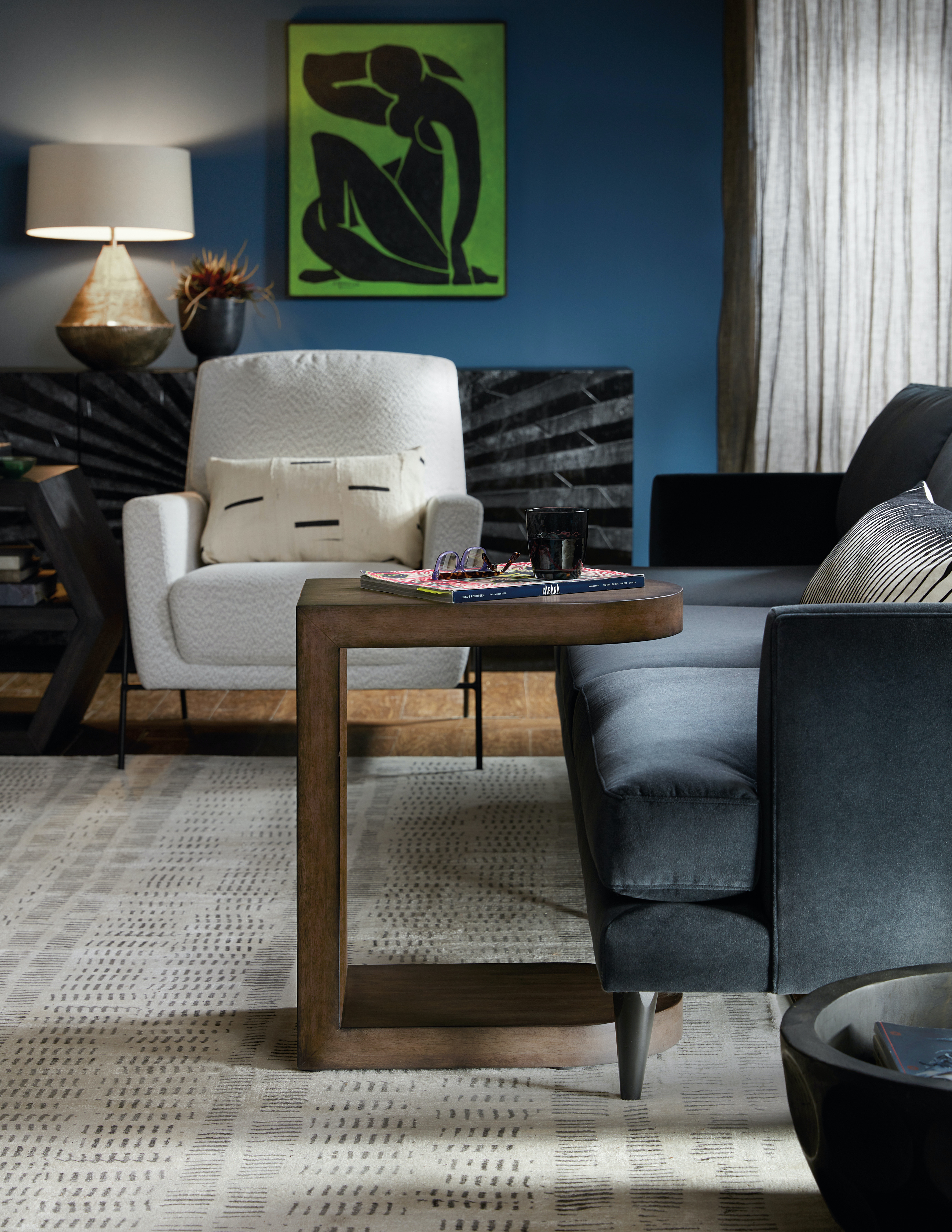 Столик придиванный Commerce & Market Accent C Table