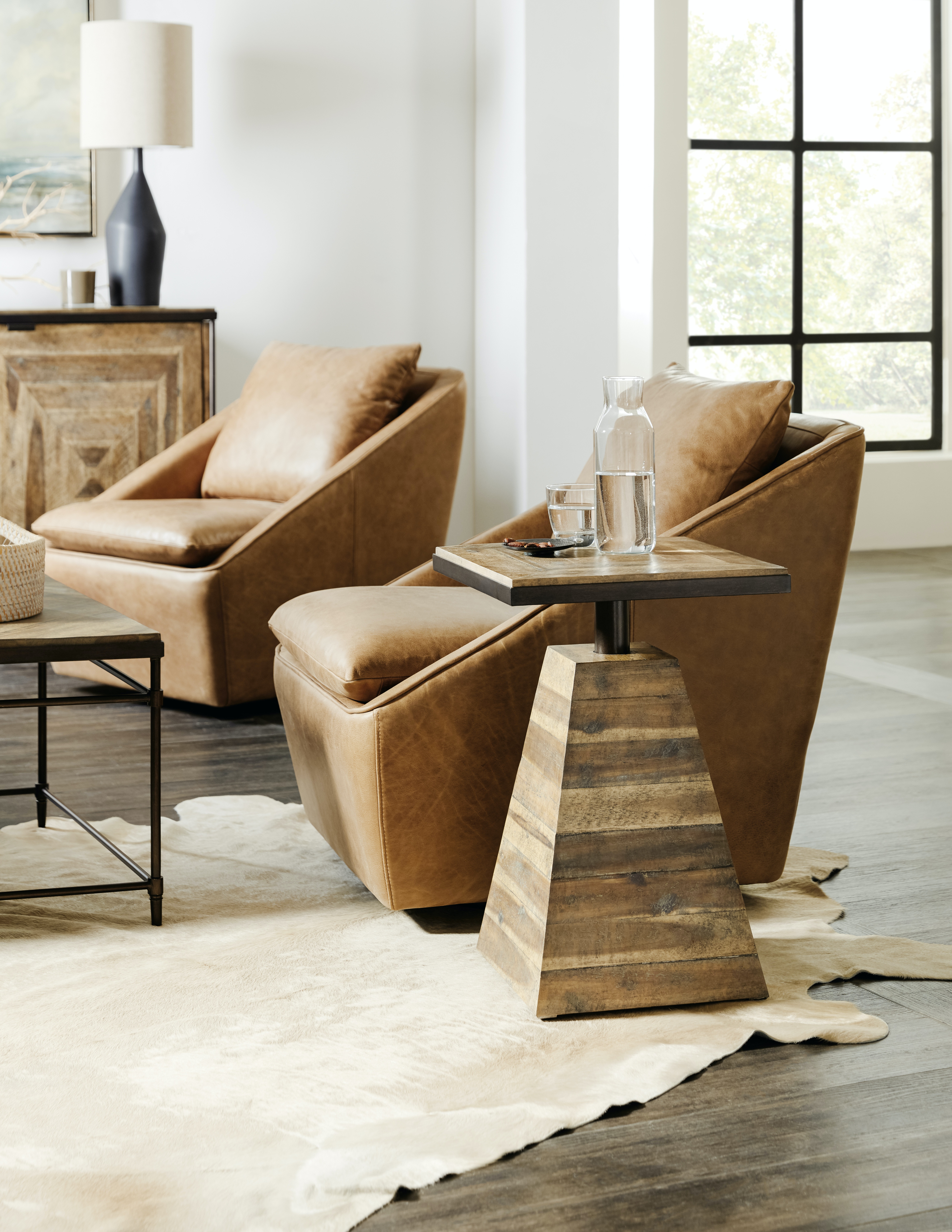 Столик придиванный Commerce and Market St. Armand Drink Table