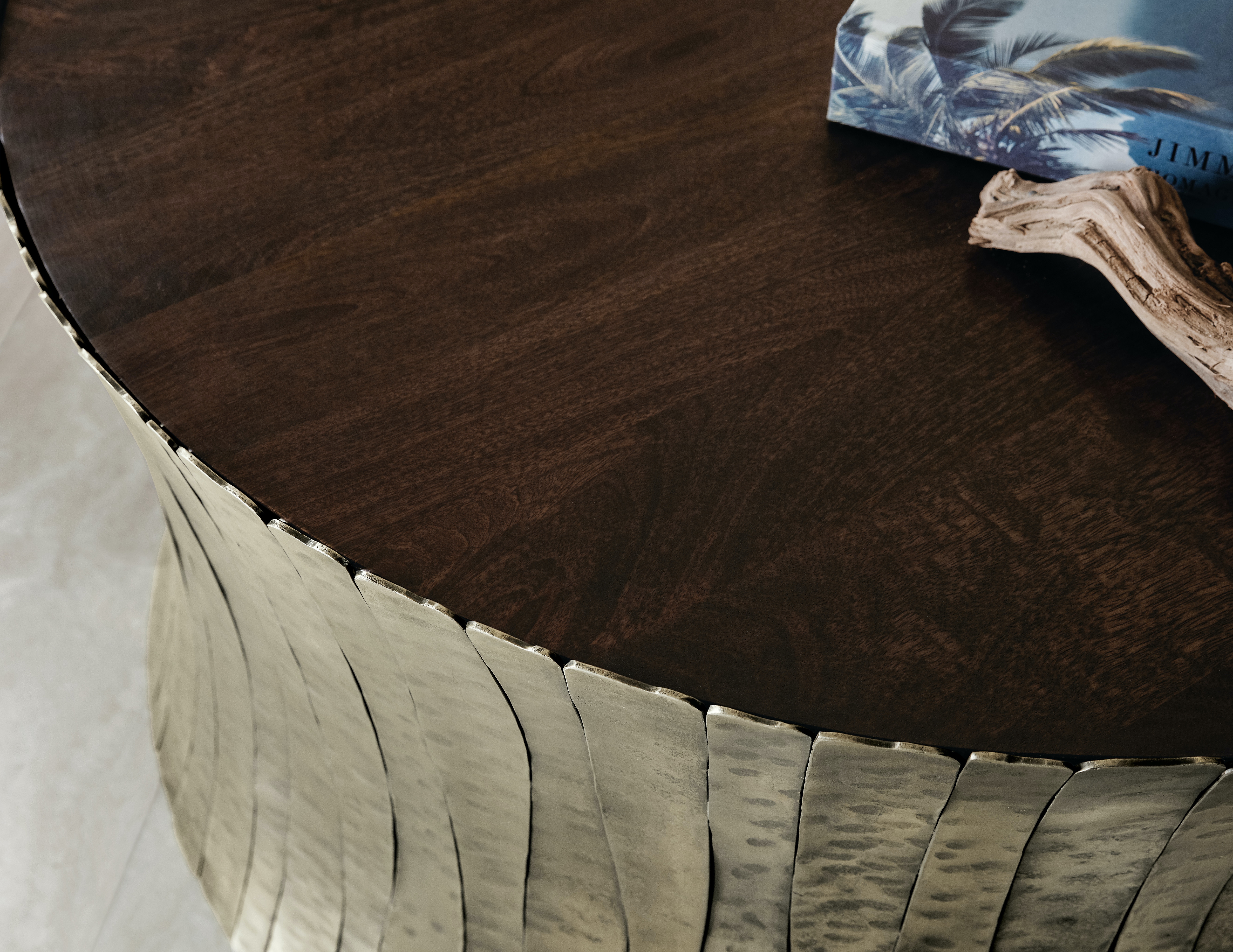 Стол коктейльный Commerce and Market Round Cocktail Table