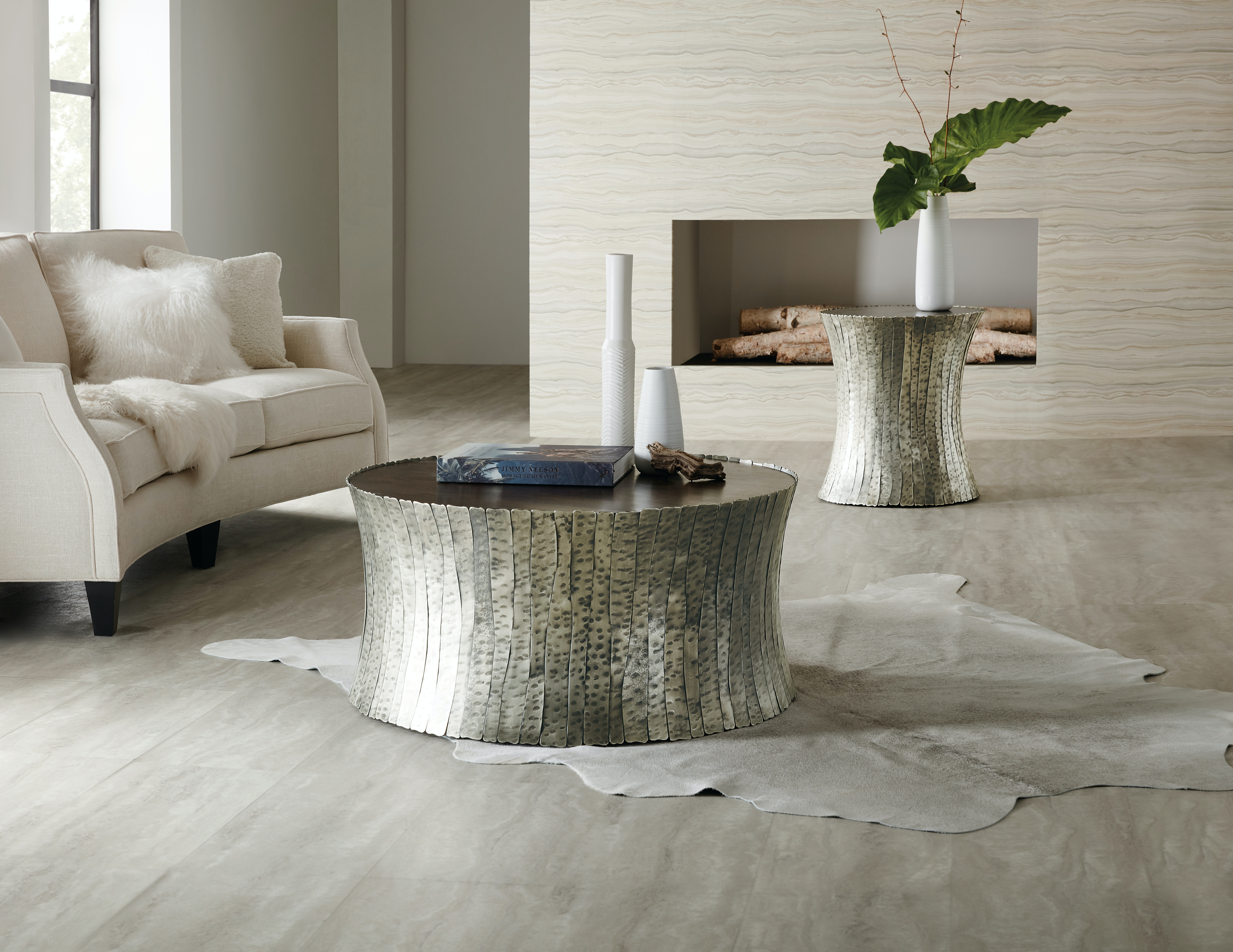 Стол коктейльный Commerce and Market Round Cocktail Table