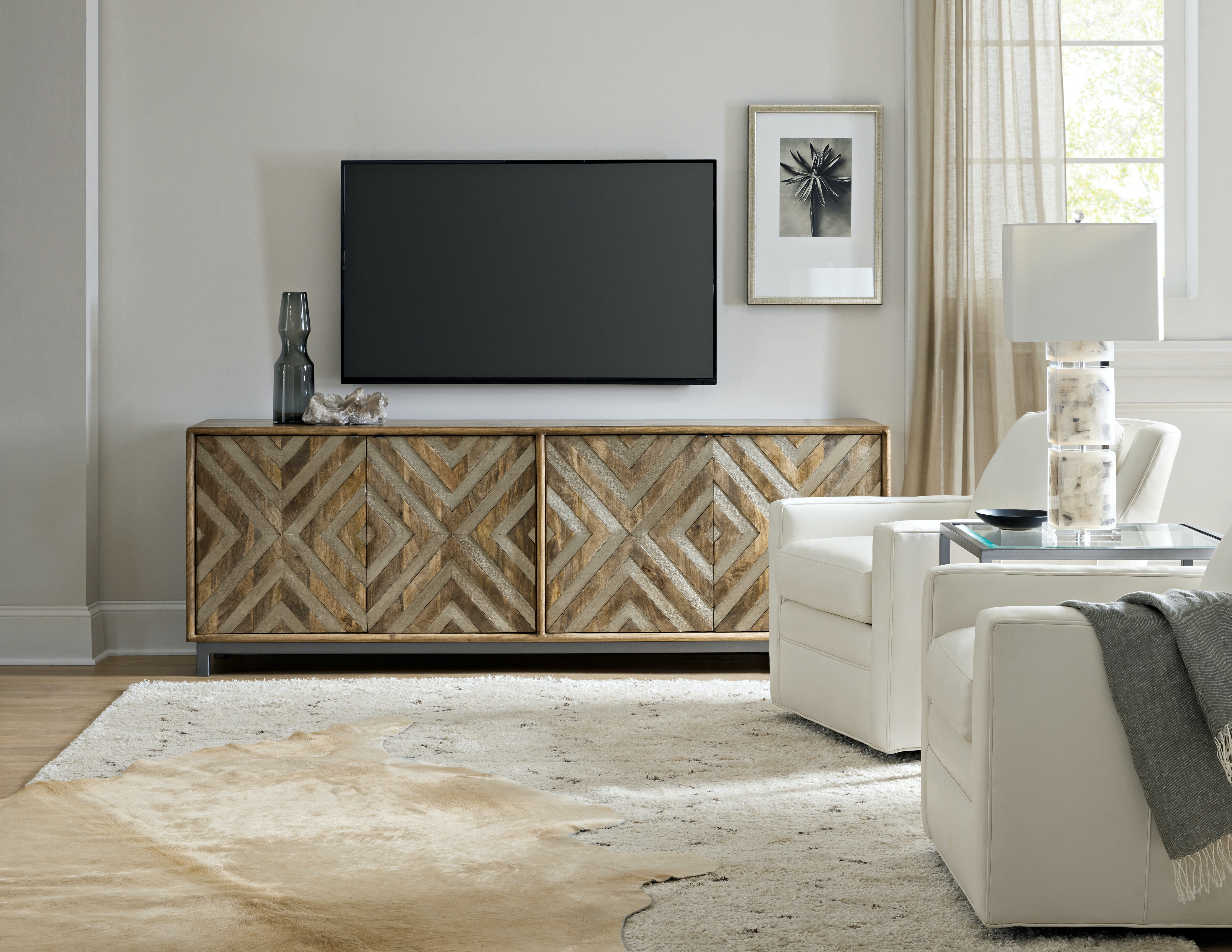 Тумба ТВ Commerce and Market Four-Door Entertainment Console