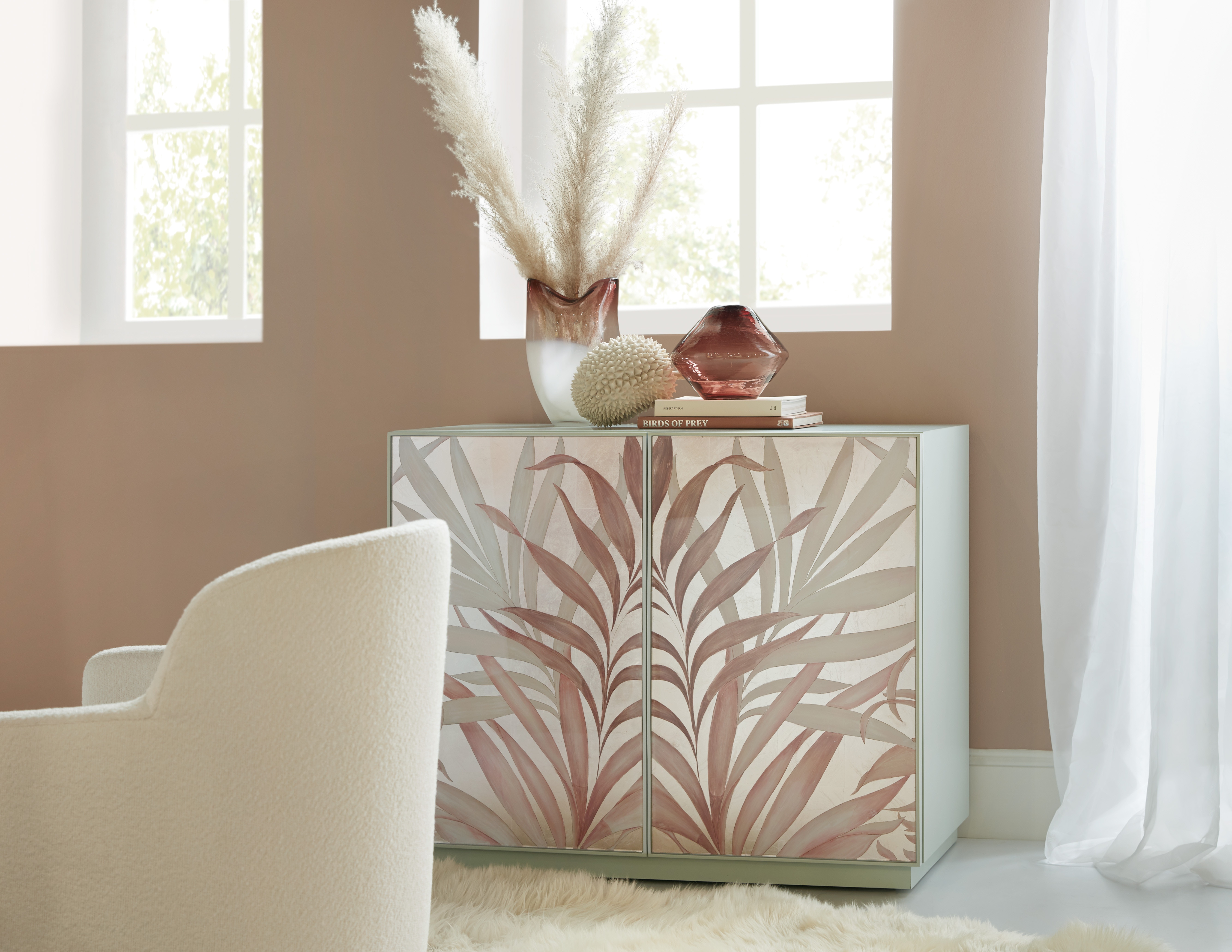 Комод Susan G. Komen Triumph Accent Chest