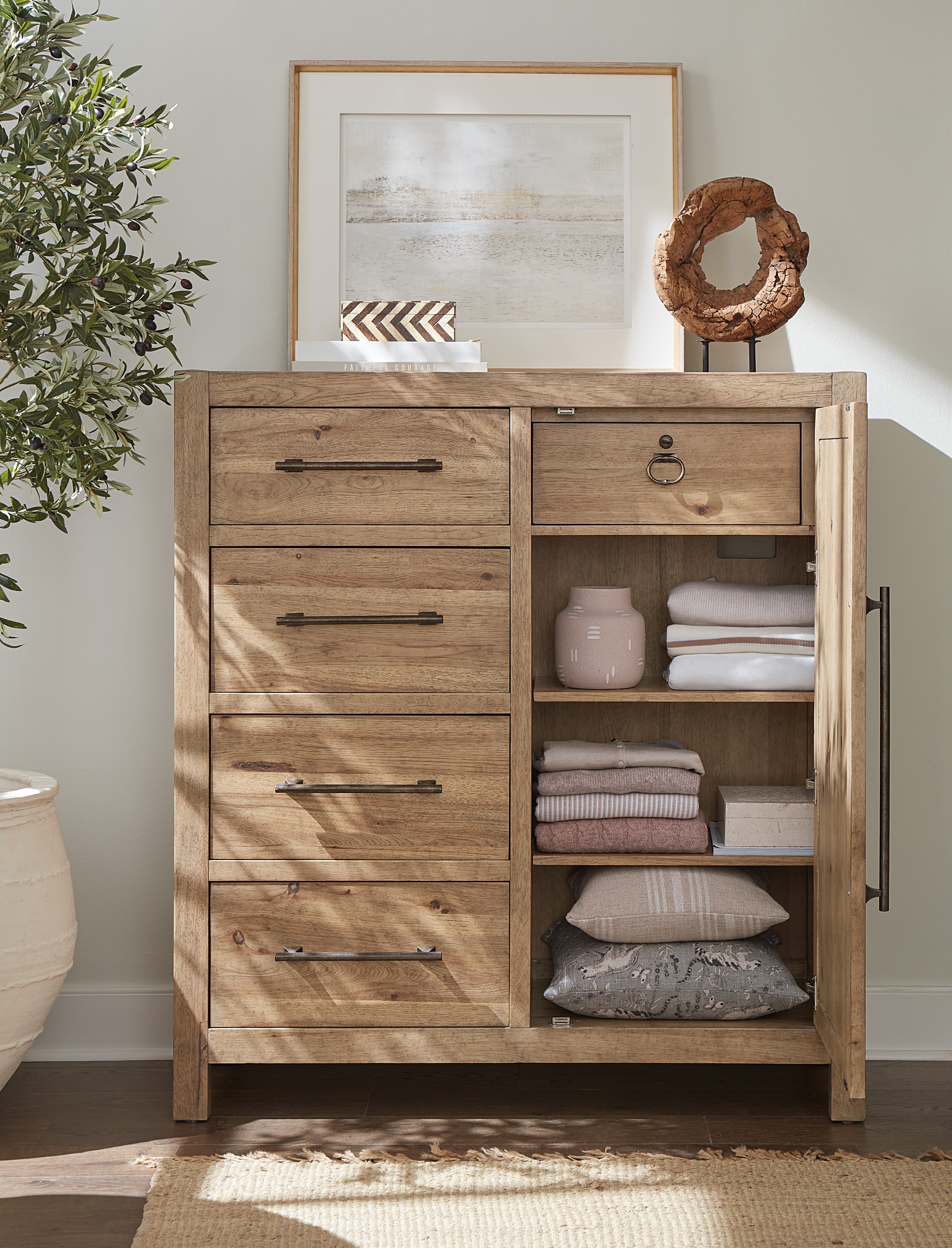 Комод Vineyard Row Four-Drawer Door Chest