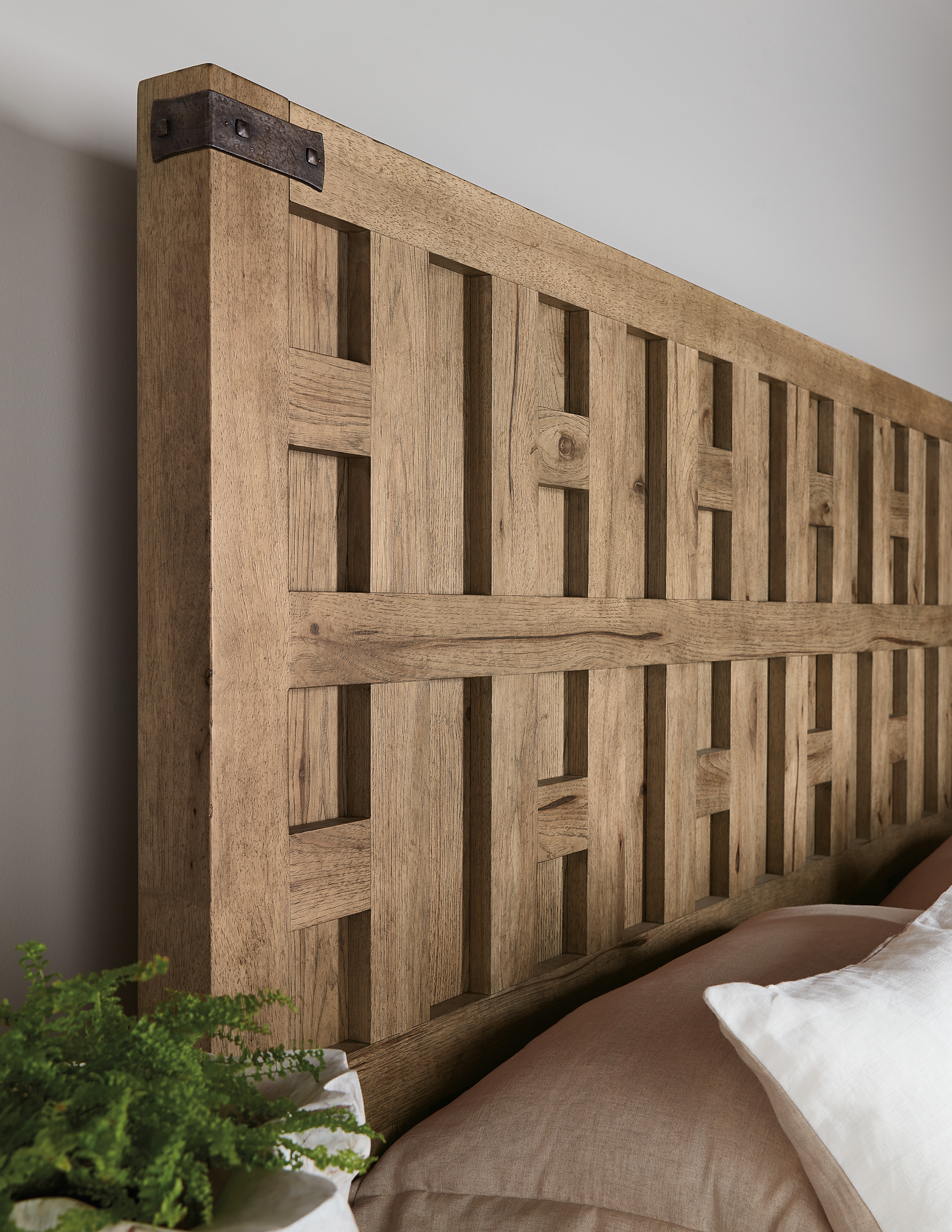 Кровать Vineyard Row Queen Panel Bed