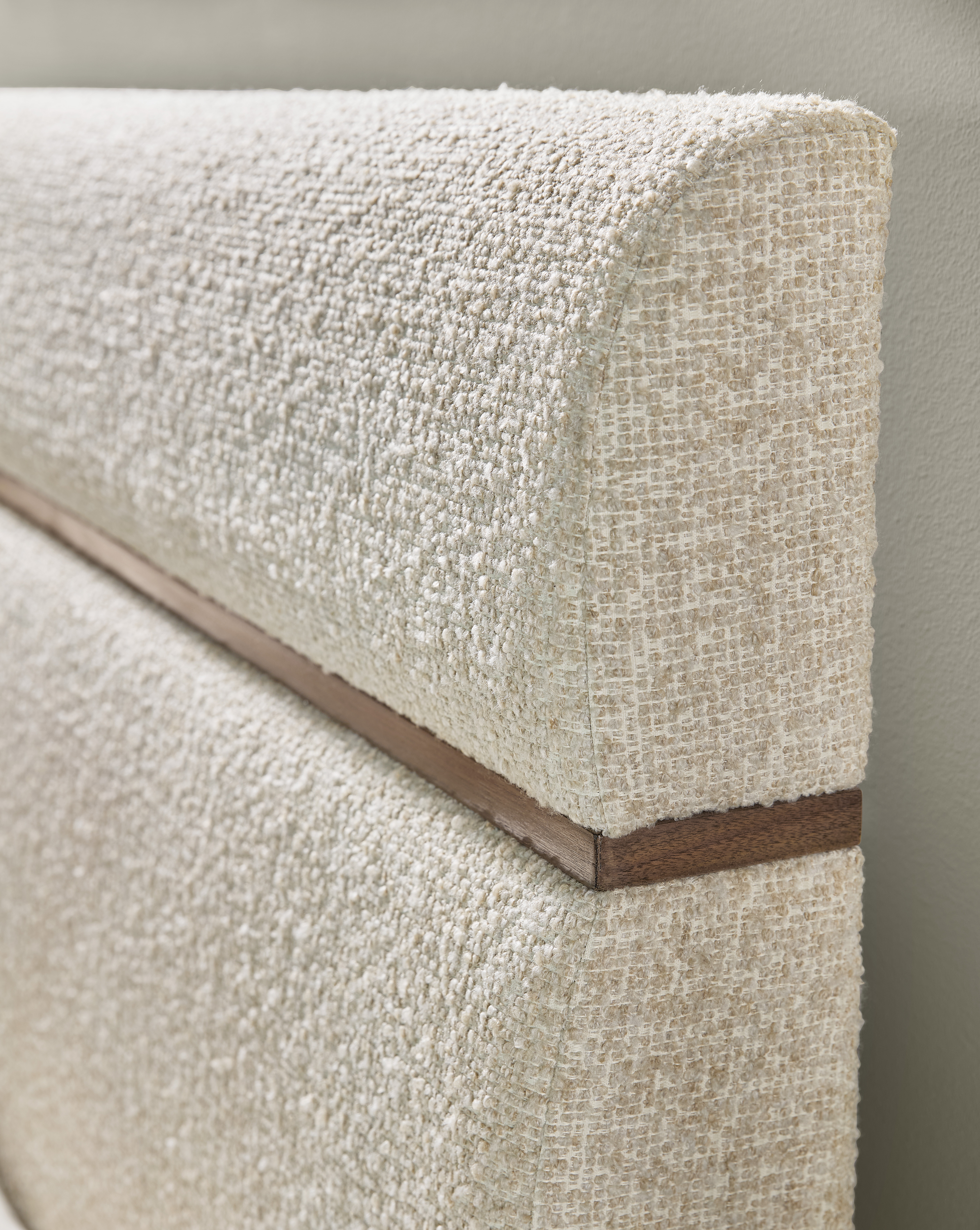 Кровать Eleana Upholstered King Panel Bed