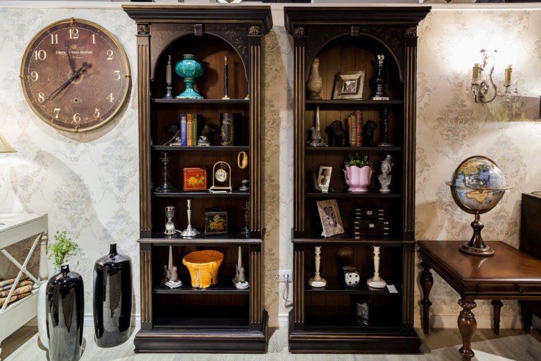 Шкаф книжный черный с росписью