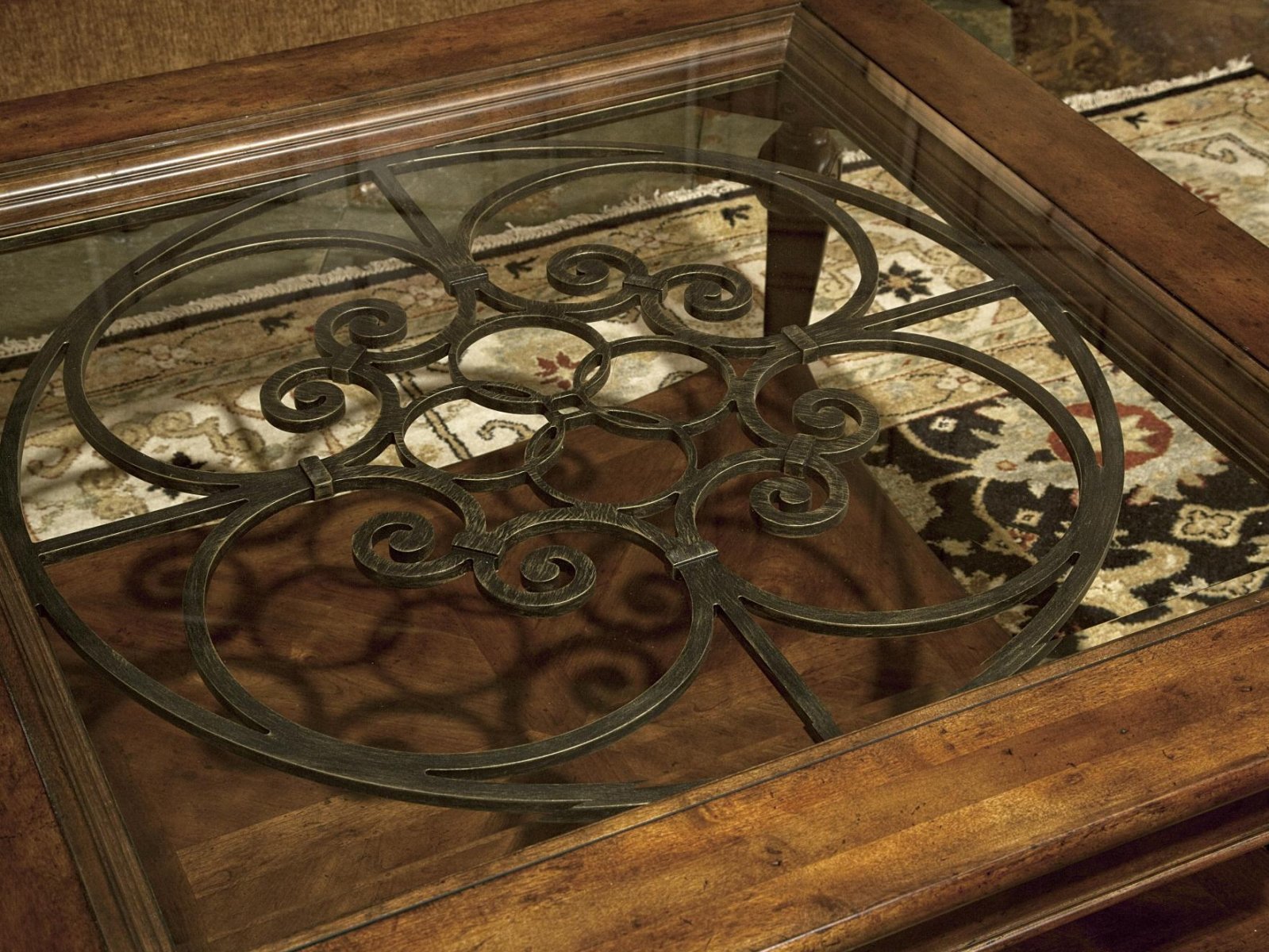 Столик коктейльный