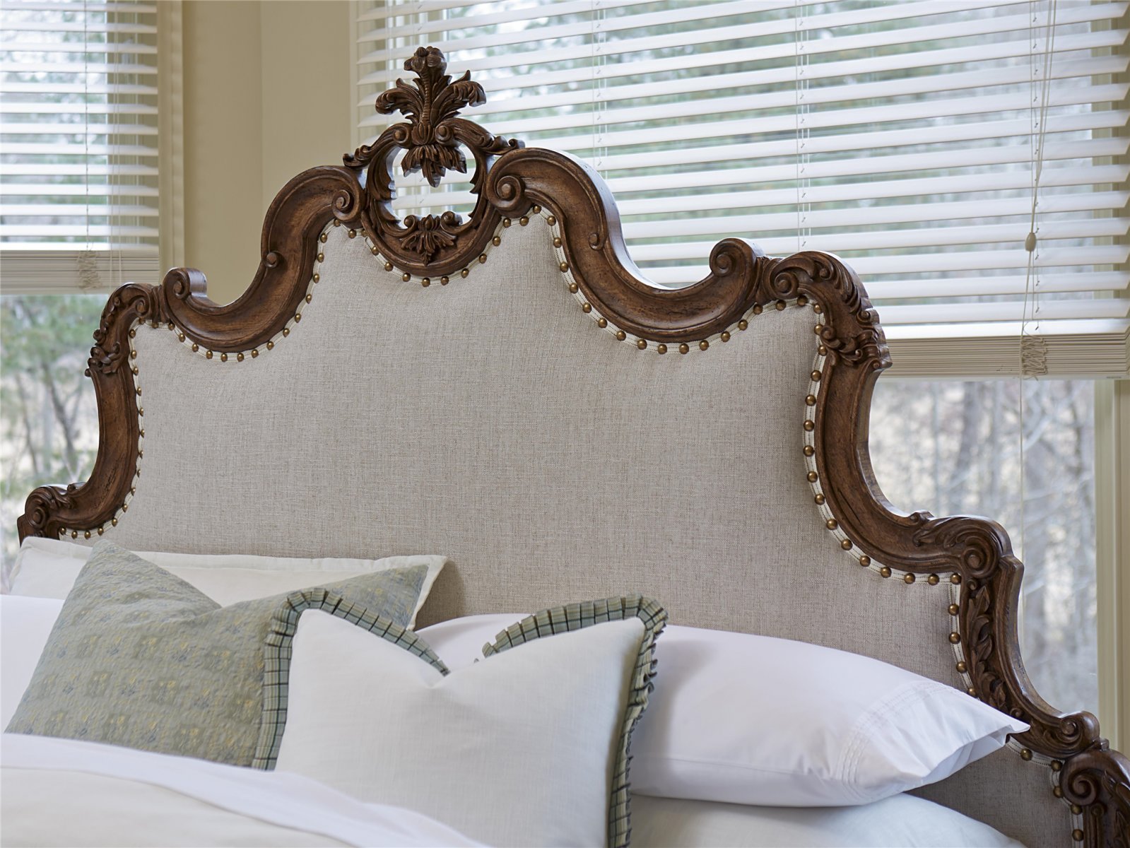 Кровать King Size Tyrolean Upholstered