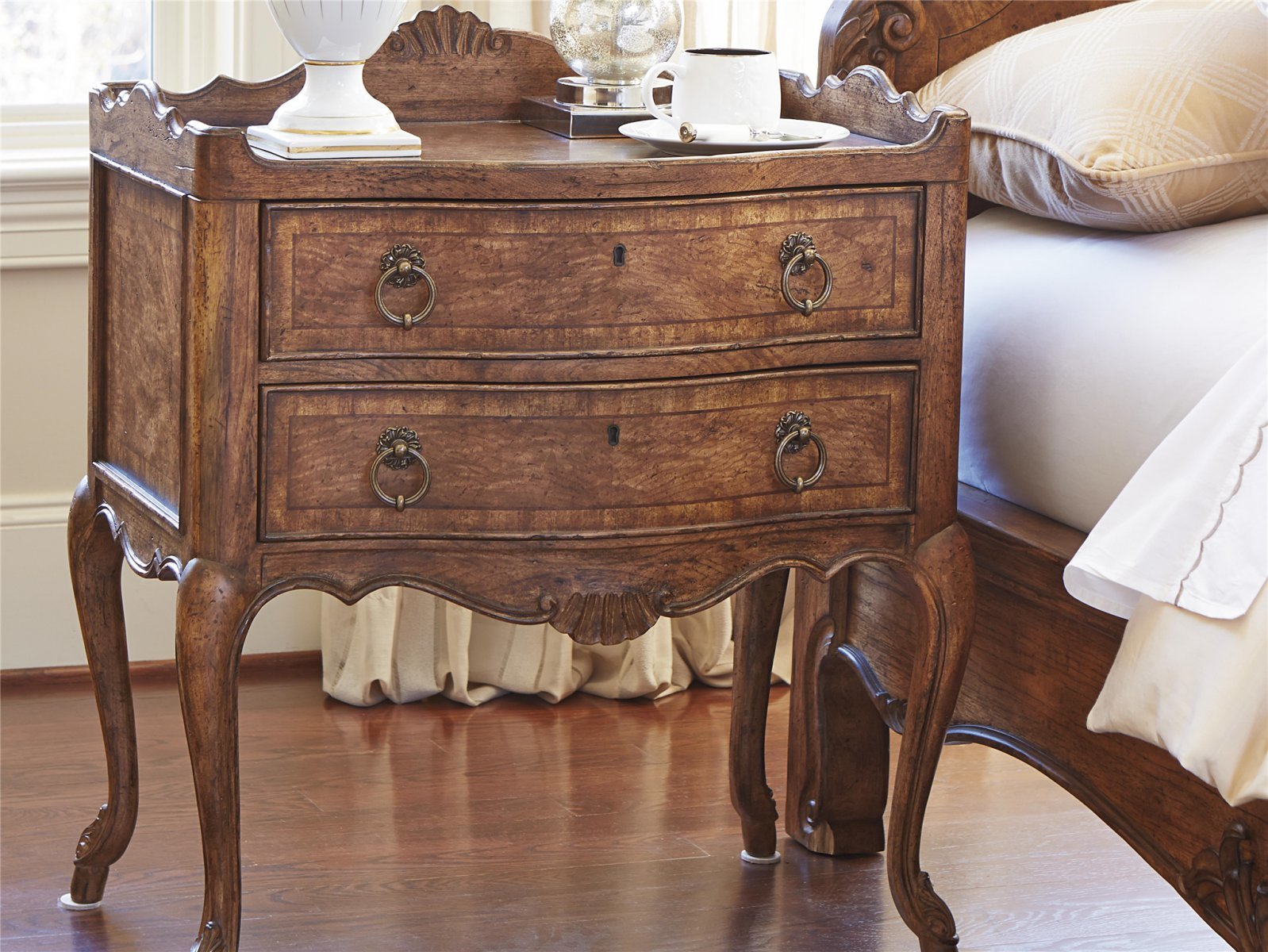 Тумба прикроватная