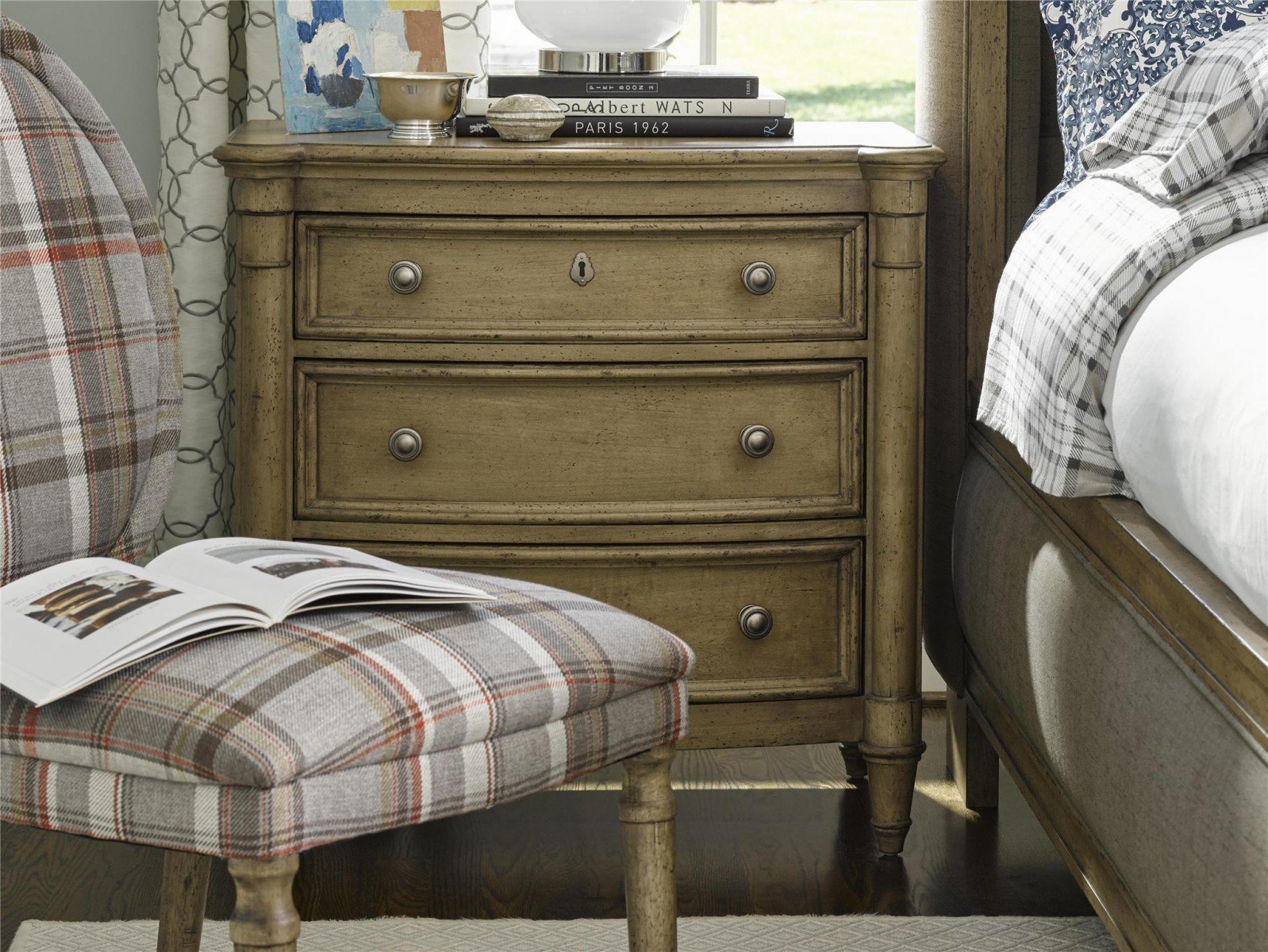 Тумба прикроватная