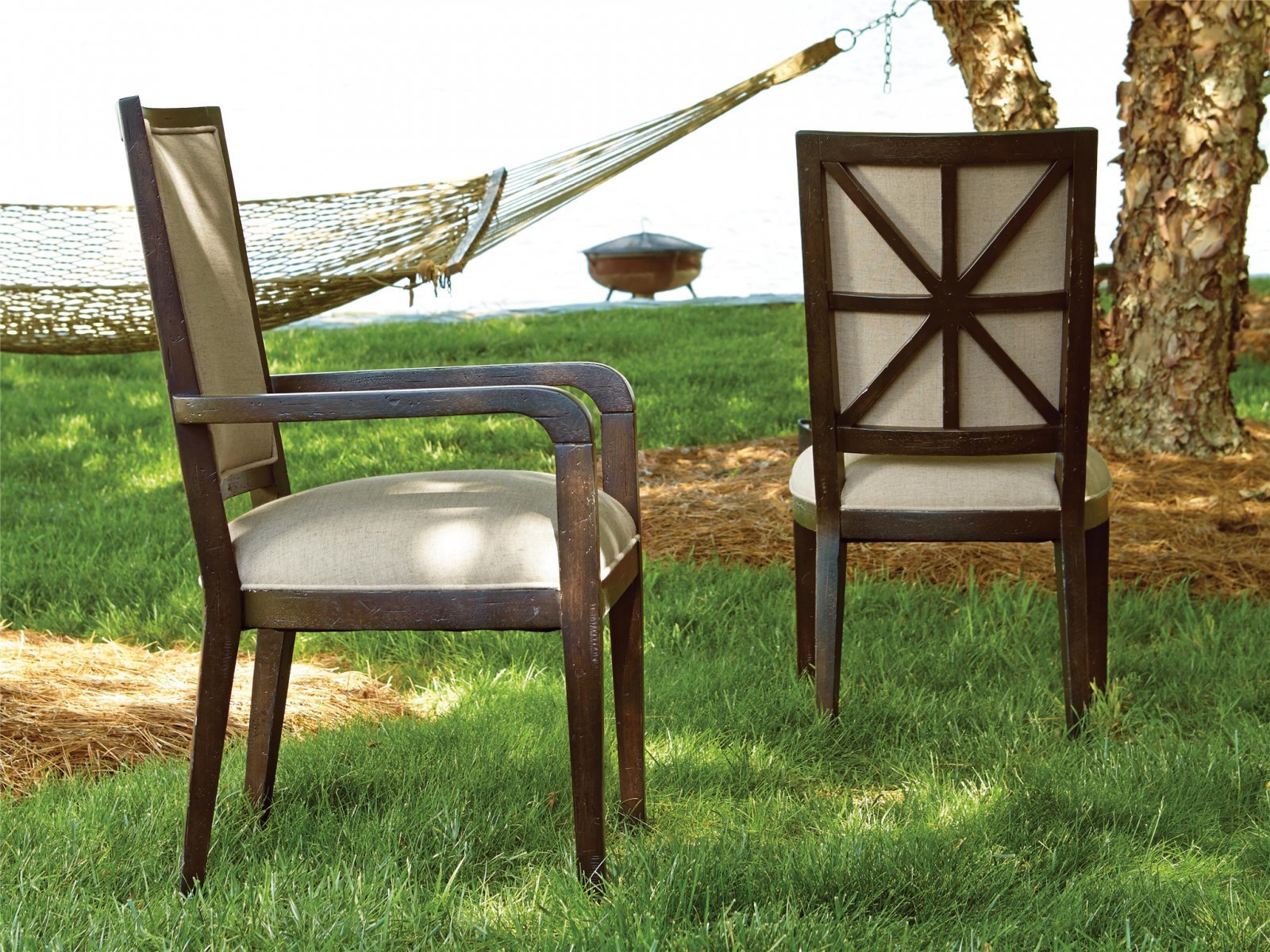 Стул с подлокотниками