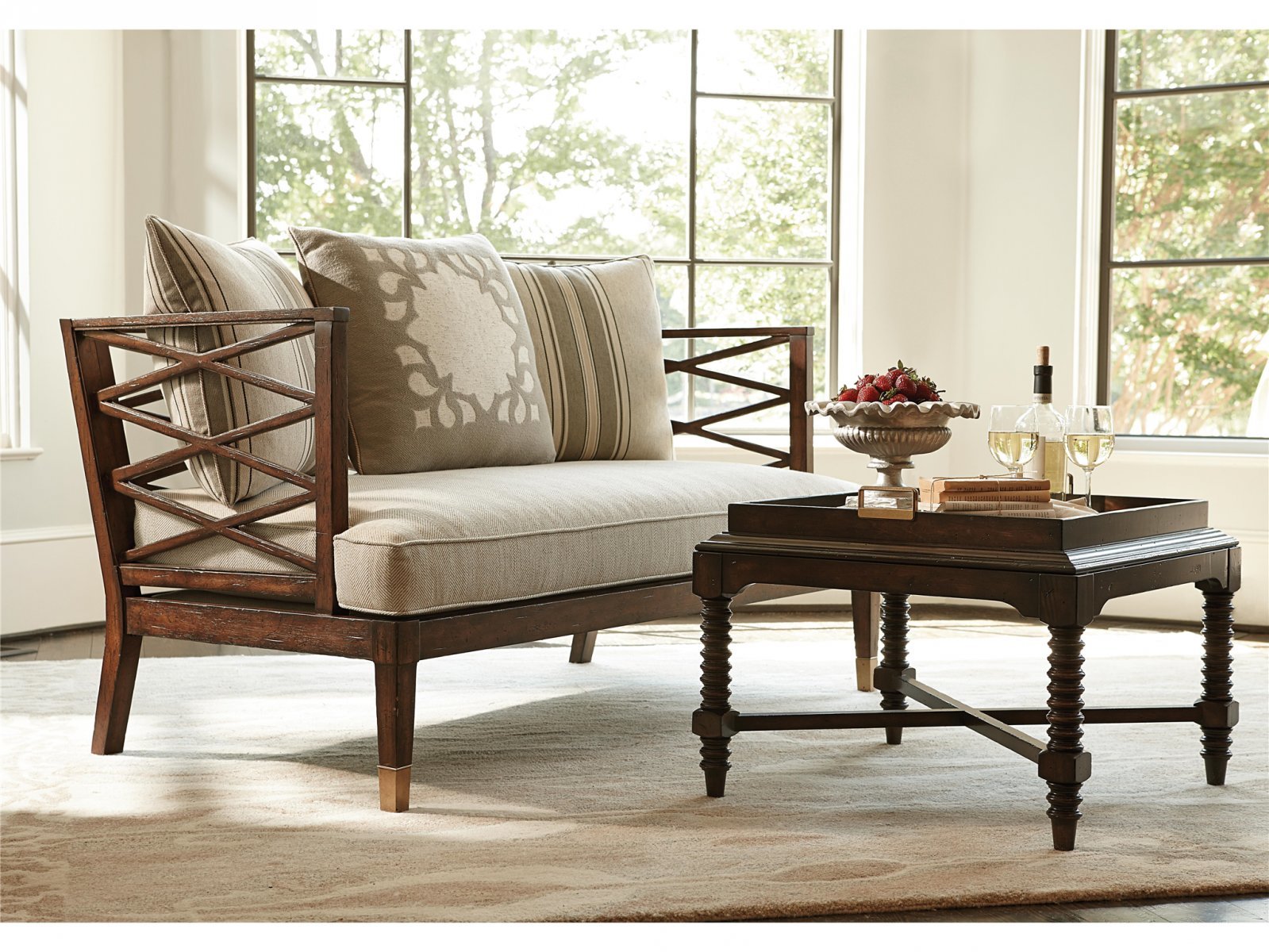 Столик коктейльный с подносом