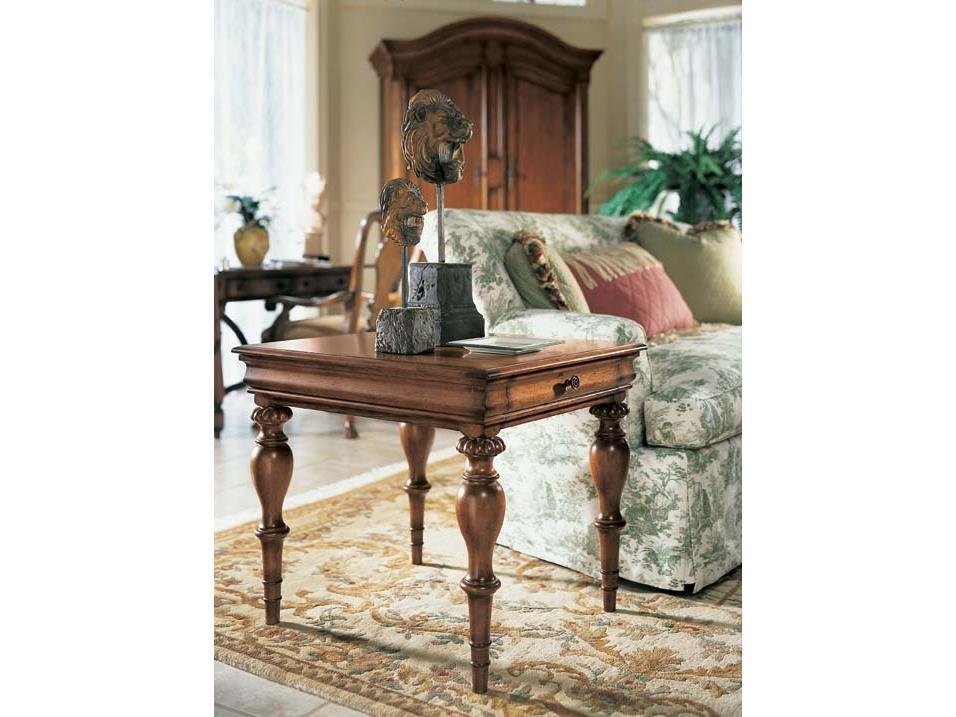 Столик придиванный Raylen Vineyards