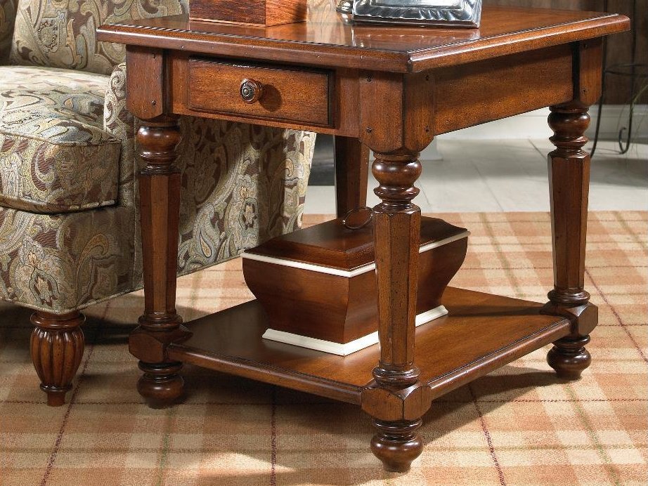 Столик придиванный SUMMER HOME