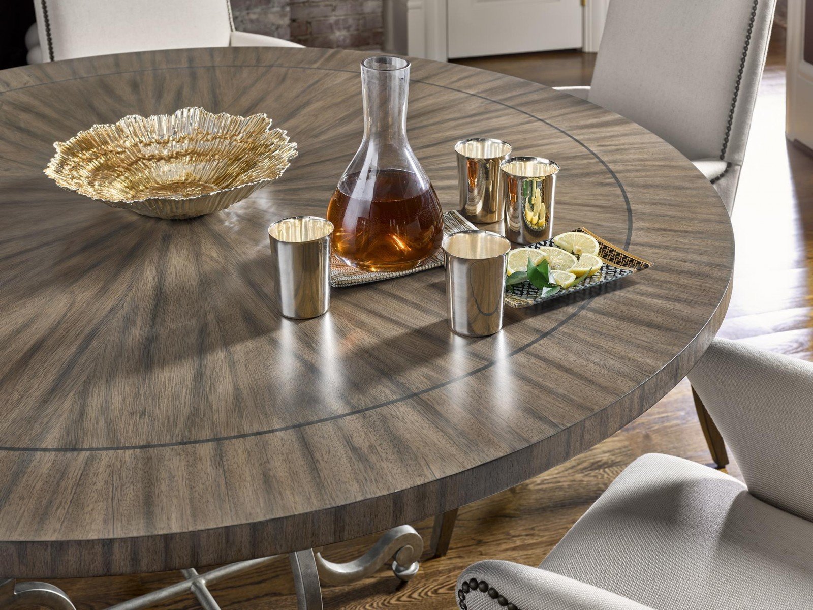 Стол обеденный Centerpiece