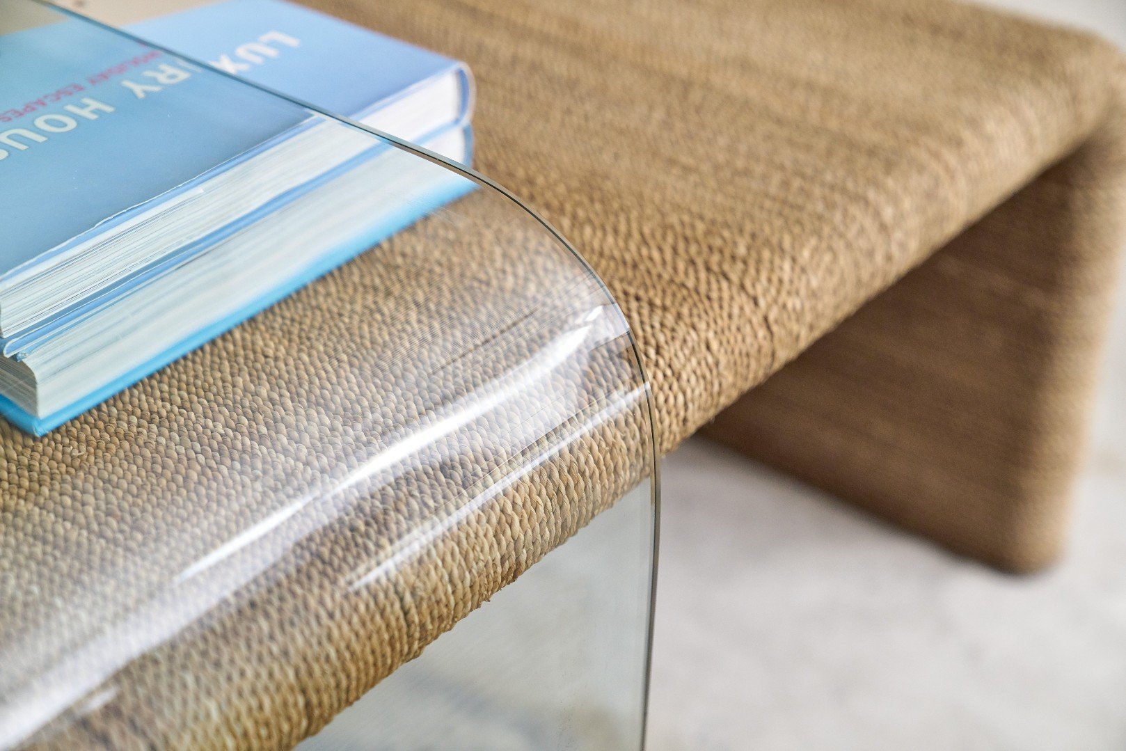 Стол коктейльный AMANI