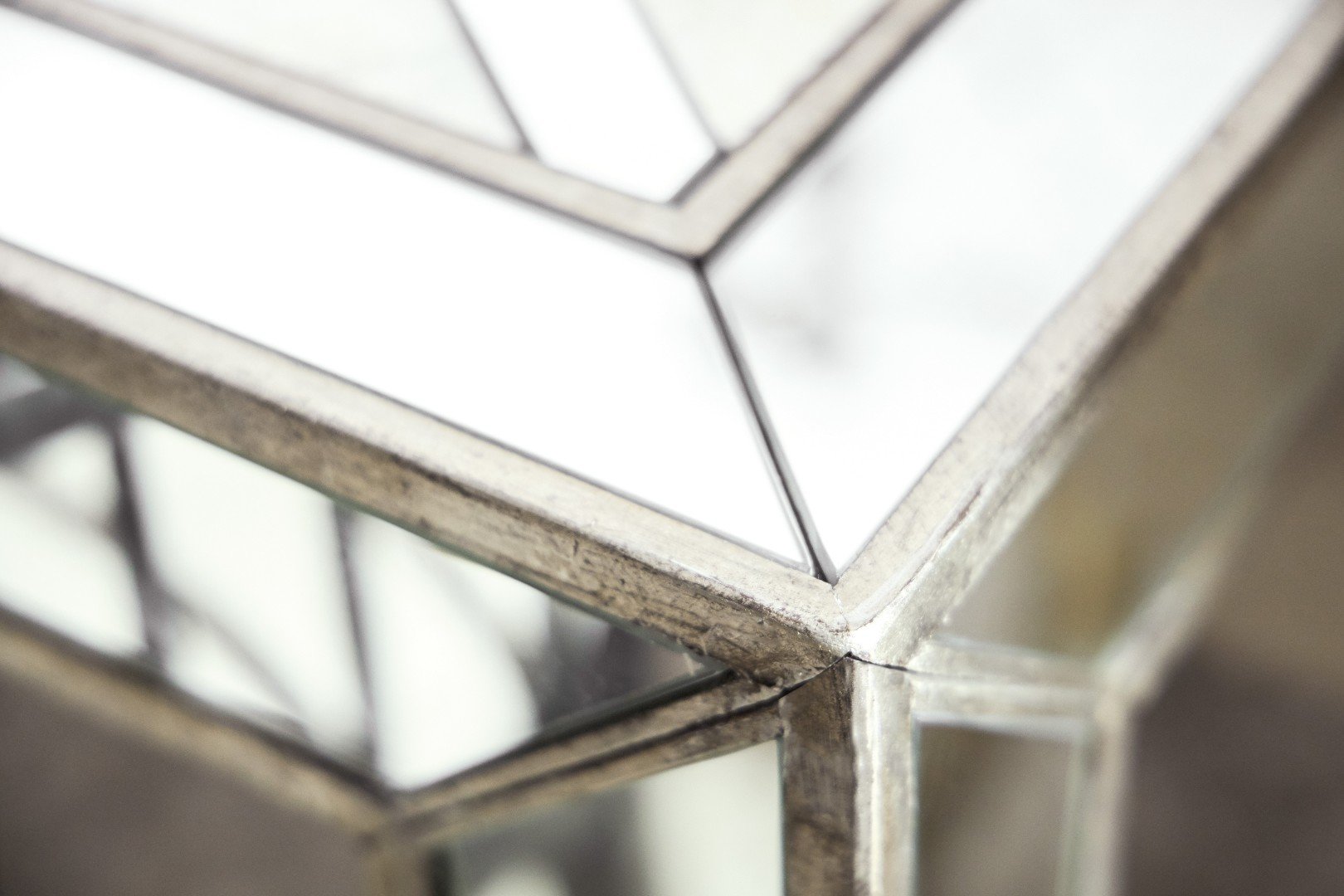 Стол обеденный Sanctuary 2