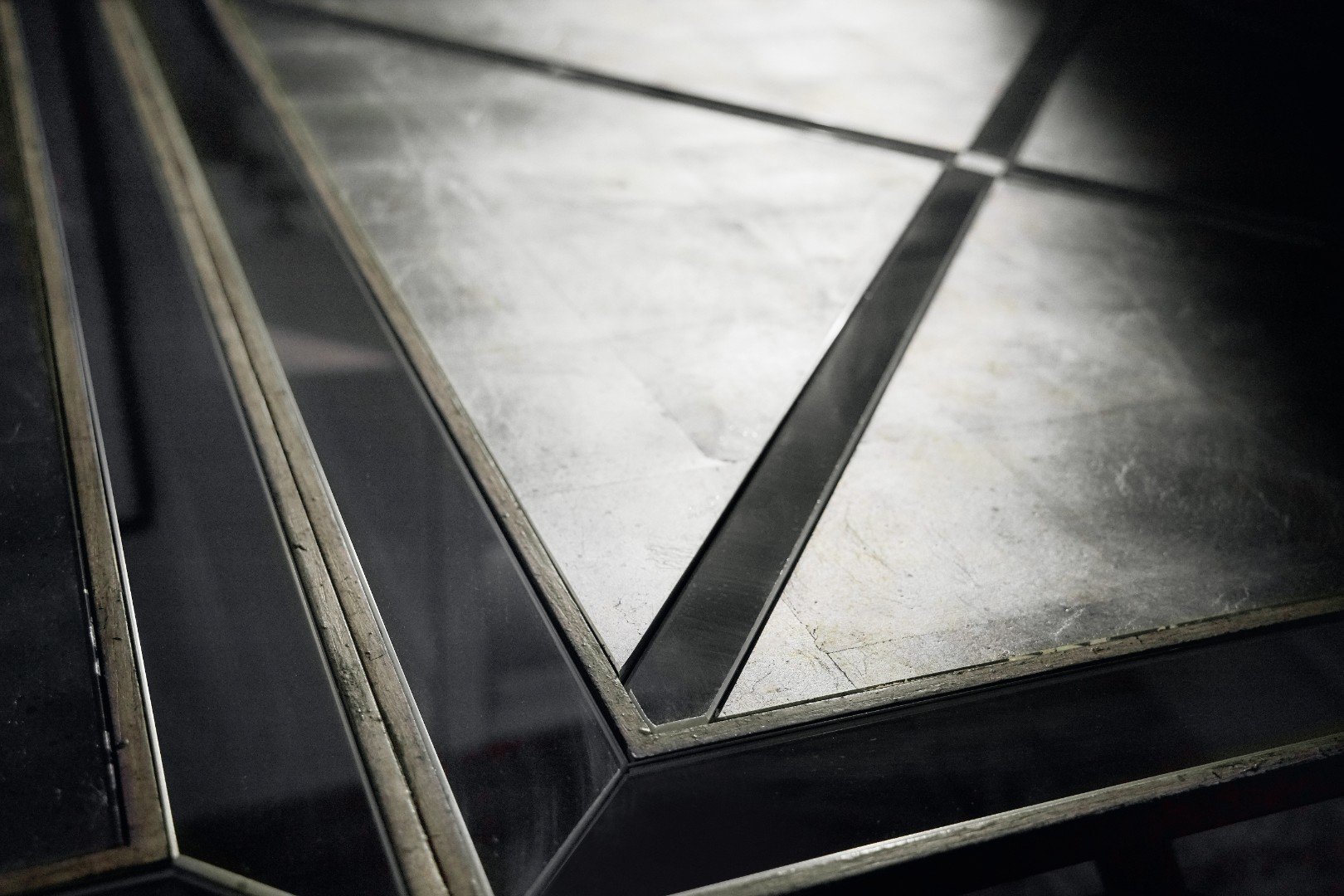 Стол обеденный Sanctuary 2