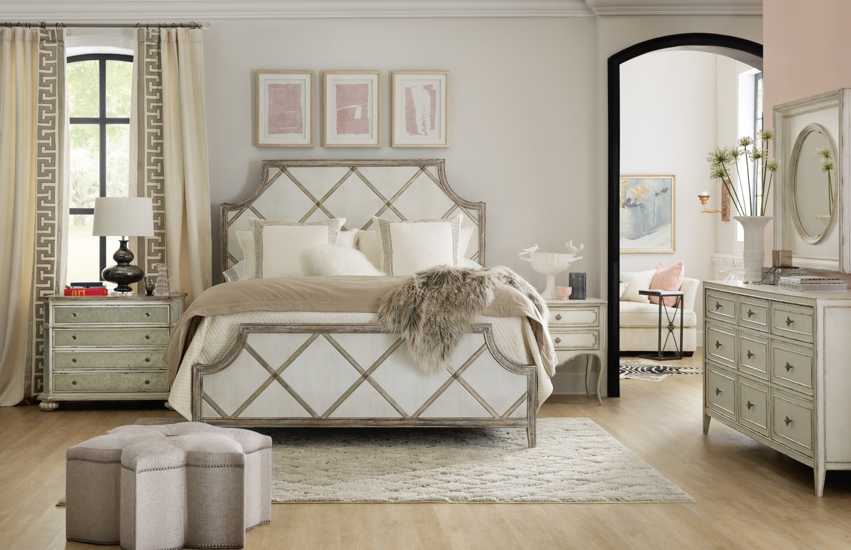 Кровать Sanctuary Diamont Queen Panel Bed