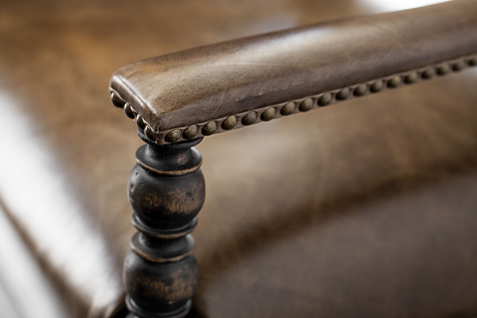 Стул с подлокотниками Hill Country