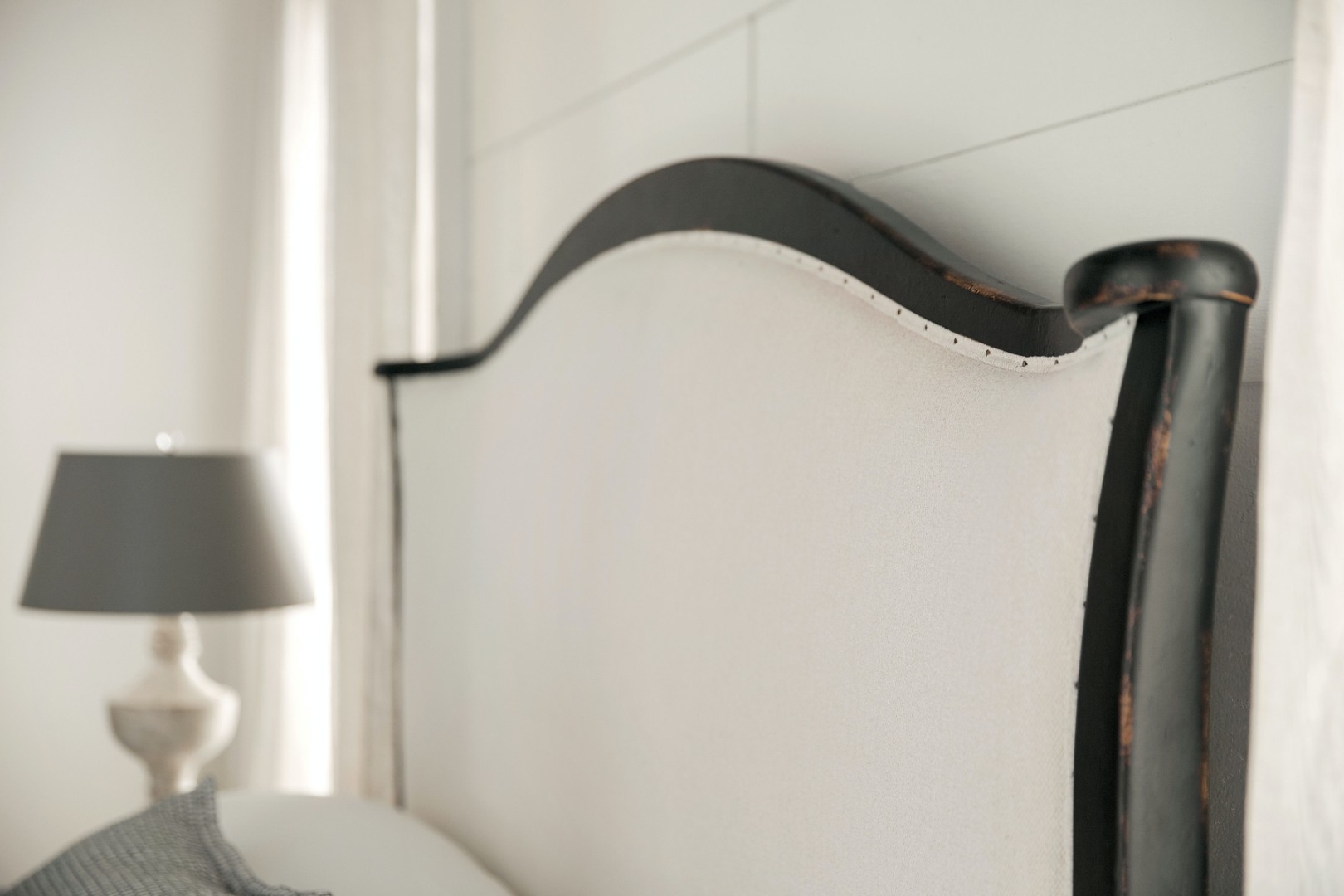 Кровать Ciao Bella King Upholstered Bed- Black