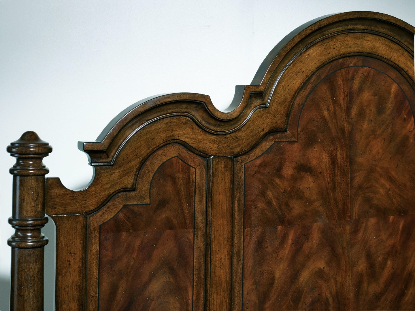 Кровать Leesburg California King Poster Bed