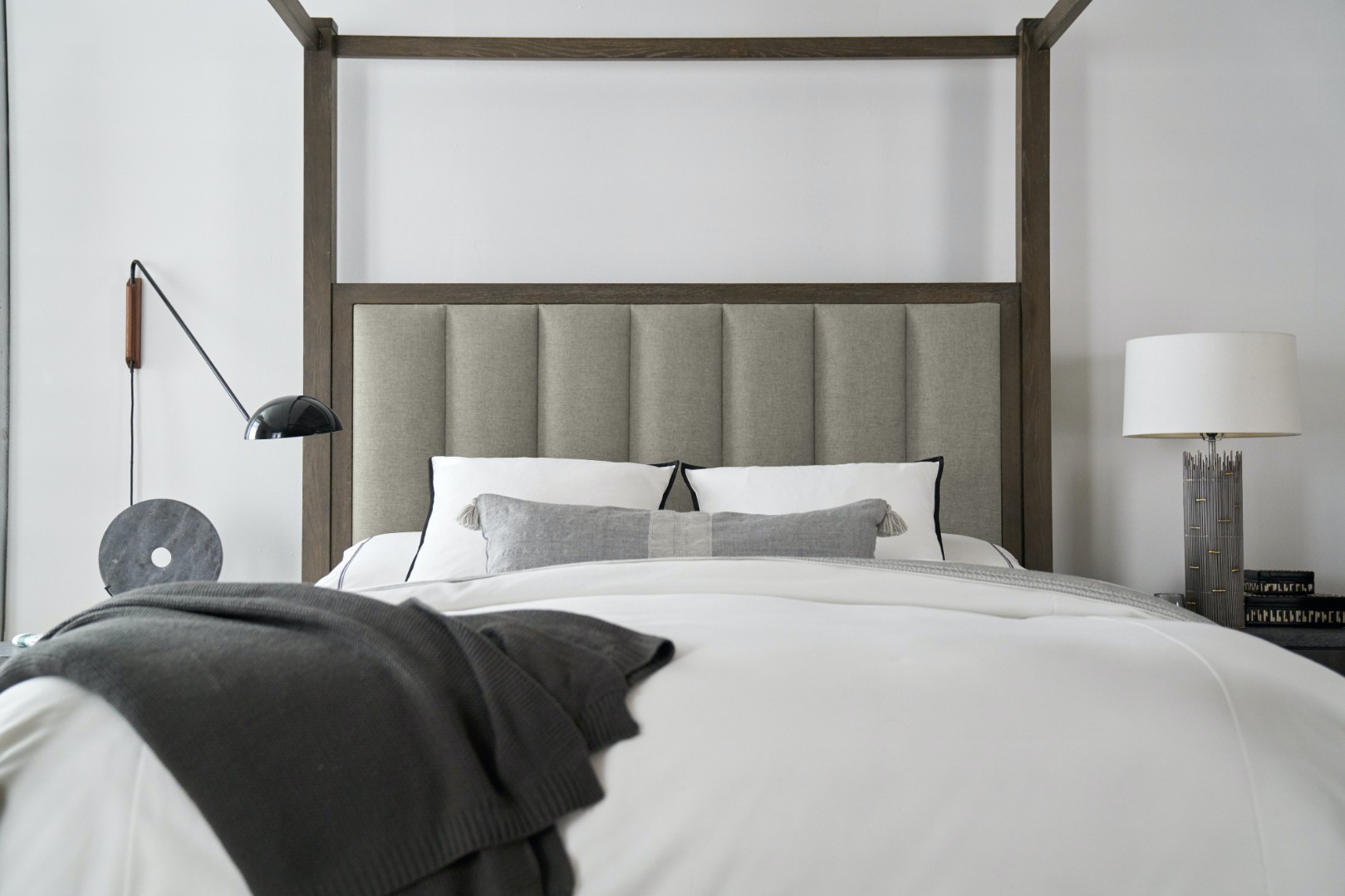 Кровать Miramar Aventura Jackson Queen Poster Bed w-Tall Posts & Canopy