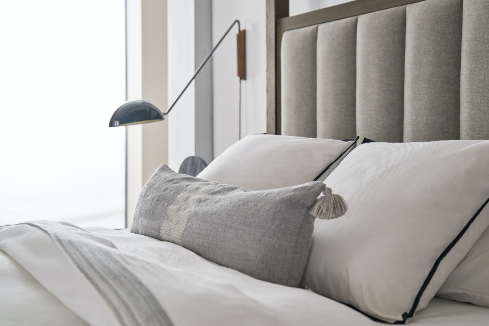 Кровать Miramar Aventura Jackson Queen Poster Bed w-Tall Posts & Canopy