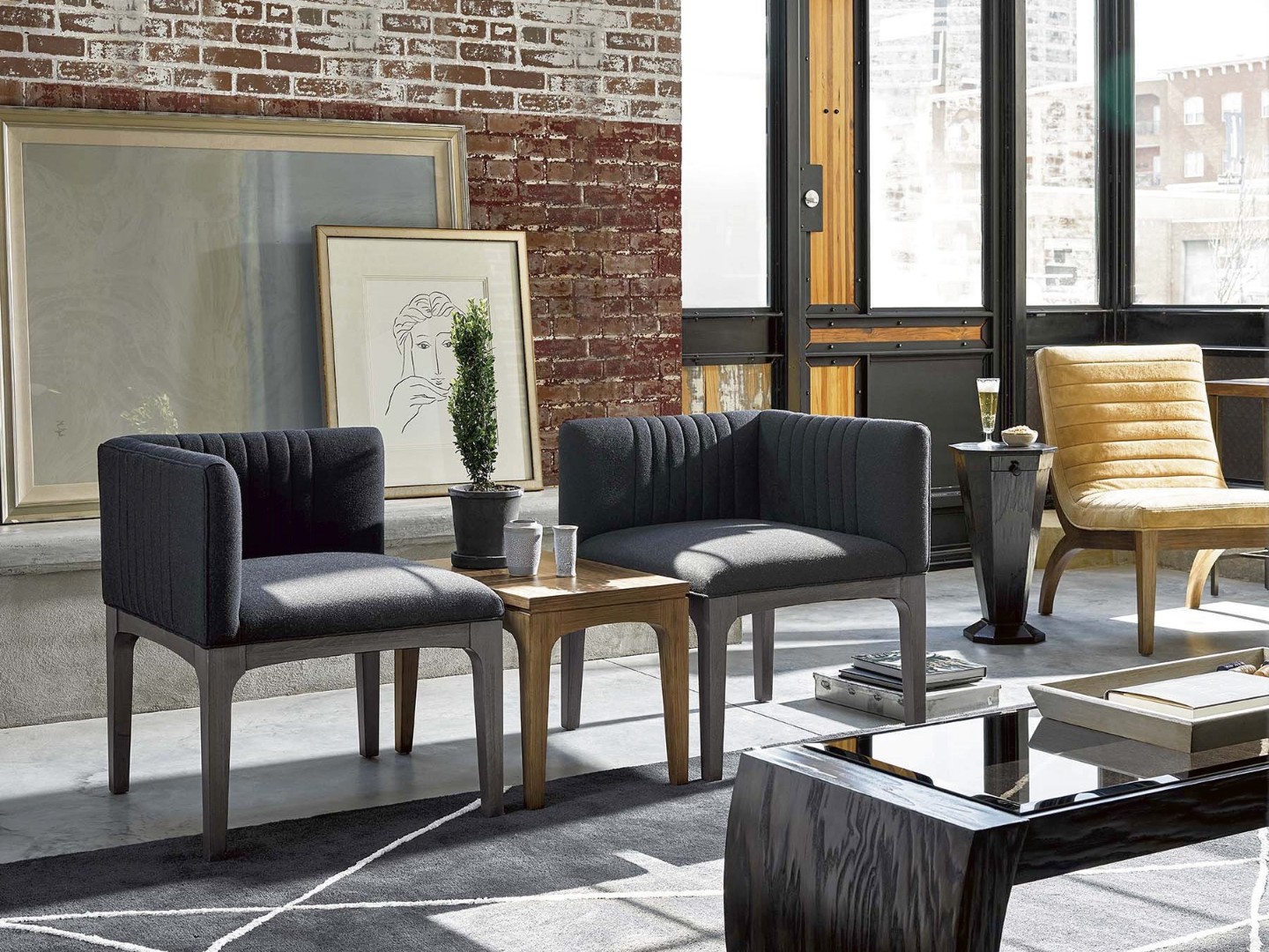 Стол придиванный ESQUIRE GIBB SIDE TABLE