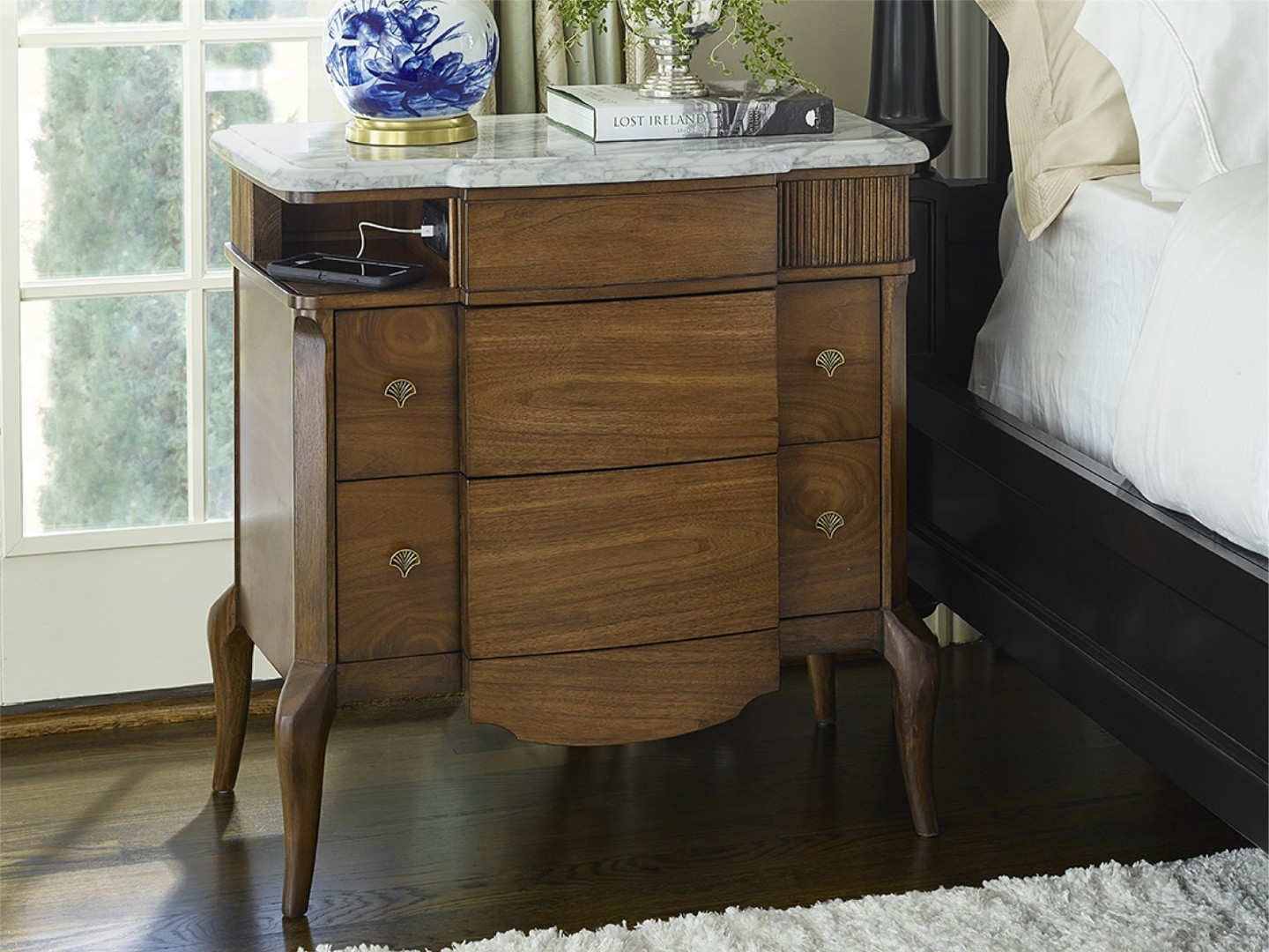 Тумба прикроватная QUINTESSENCE SORBONNE NIGHTSTAND орех