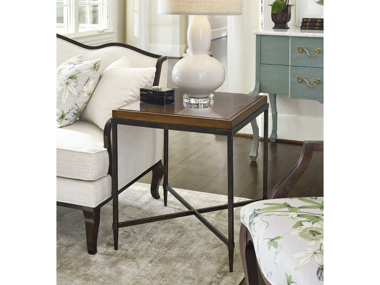 Столик придиванный QUINTESSENCE PAPYRUS CARVED END TABLE WITH GLASS INSERT