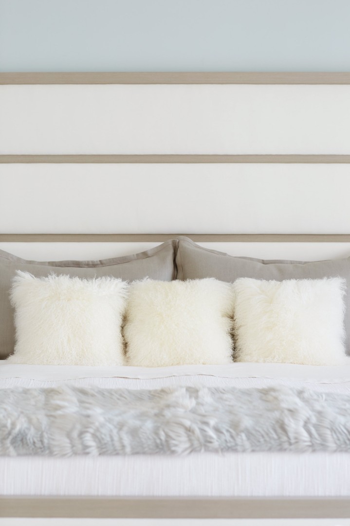 Кровать Axiom Upholstered Panel Bed Cal King